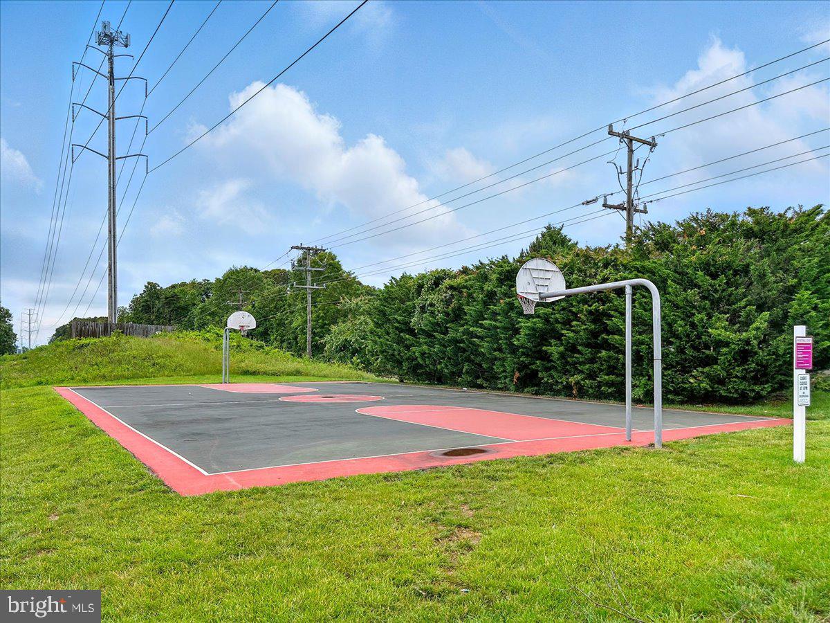 6636 HUNTER CREEK LN, ALEXANDRIA, Virginia 22315, 3 Bedrooms Bedrooms, ,3 BathroomsBathrooms,Residential,For sale,6636 HUNTER CREEK LN,VAFX2276974 MLS # VAFX2276974 6636 HUNTER CREEK LN, ALEXANDRIA, Virginia 22315, 3 Bedrooms Bedrooms, ,3 BathroomsBathrooms,Residential,For sale,6636 HUNTER CREEK LN,VAFX2276974 MLS # VAFX2276974