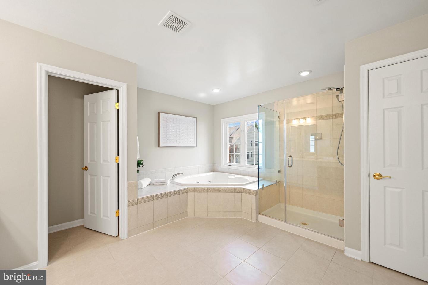 12816 OWENS GLEN DR, FAIRFAX, Virginia 22030, 4 Bedrooms Bedrooms, ,4 BathroomsBathrooms,Residential,For sale,12816 OWENS GLEN DR,VAFX2277112 MLS # VAFX2277112 12816 OWENS GLEN DR, FAIRFAX, Virginia 22030, 4 Bedrooms Bedrooms, ,4 BathroomsBathrooms,Residential,For sale,12816 OWENS GLEN DR,VAFX2277112 MLS # VAFX2277112