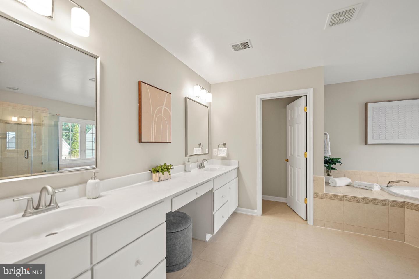 12816 OWENS GLEN DR, FAIRFAX, Virginia 22030, 4 Bedrooms Bedrooms, ,4 BathroomsBathrooms,Residential,For sale,12816 OWENS GLEN DR,VAFX2277112 MLS # VAFX2277112 12816 OWENS GLEN DR, FAIRFAX, Virginia 22030, 4 Bedrooms Bedrooms, ,4 BathroomsBathrooms,Residential,For sale,12816 OWENS GLEN DR,VAFX2277112 MLS # VAFX2277112