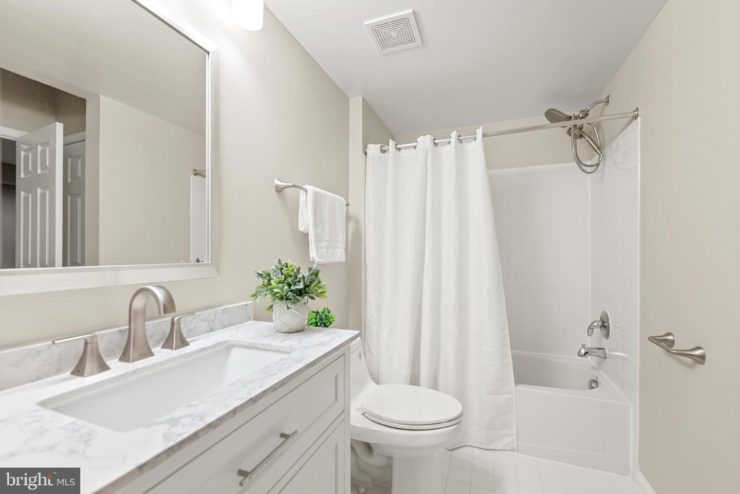 12816 OWENS GLEN DR, FAIRFAX, Virginia 22030, 4 Bedrooms Bedrooms, ,4 BathroomsBathrooms,Residential,For sale,12816 OWENS GLEN DR,VAFX2277112 MLS # VAFX2277112 12816 OWENS GLEN DR, FAIRFAX, Virginia 22030, 4 Bedrooms Bedrooms, ,4 BathroomsBathrooms,Residential,For sale,12816 OWENS GLEN DR,VAFX2277112 MLS # VAFX2277112