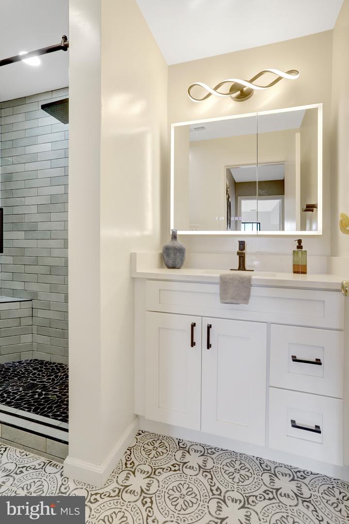 6902 MARY CAROLINE CIR #E, ALEXANDRIA, Virginia 22310, 1 Bedroom Bedrooms, ,1 BathroomBathrooms,Residential,For sale,6902 MARY CAROLINE CIR #E,VAFX2277188 MLS # VAFX2277188 6902 MARY CAROLINE CIR #E, ALEXANDRIA, Virginia 22310, 1 Bedroom Bedrooms, ,1 BathroomBathrooms,Residential,For sale,6902 MARY CAROLINE CIR #E,VAFX2277188 MLS # VAFX2277188