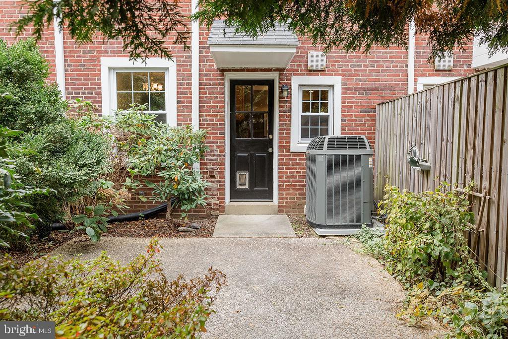 4671 36TH ST S #A, ARLINGTON, Virginia 22206, 2 Bedrooms Bedrooms, 9 Rooms Rooms,2 BathroomsBathrooms,Residential,For sale,4671 36TH ST S #A,VAAR2065638 MLS # VAAR2065638 4671 36TH ST S #A, ARLINGTON, Virginia 22206, 2 Bedrooms Bedrooms, 9 Rooms Rooms,2 BathroomsBathrooms,Residential,For sale,4671 36TH ST S #A,VAAR2065638 MLS # VAAR2065638