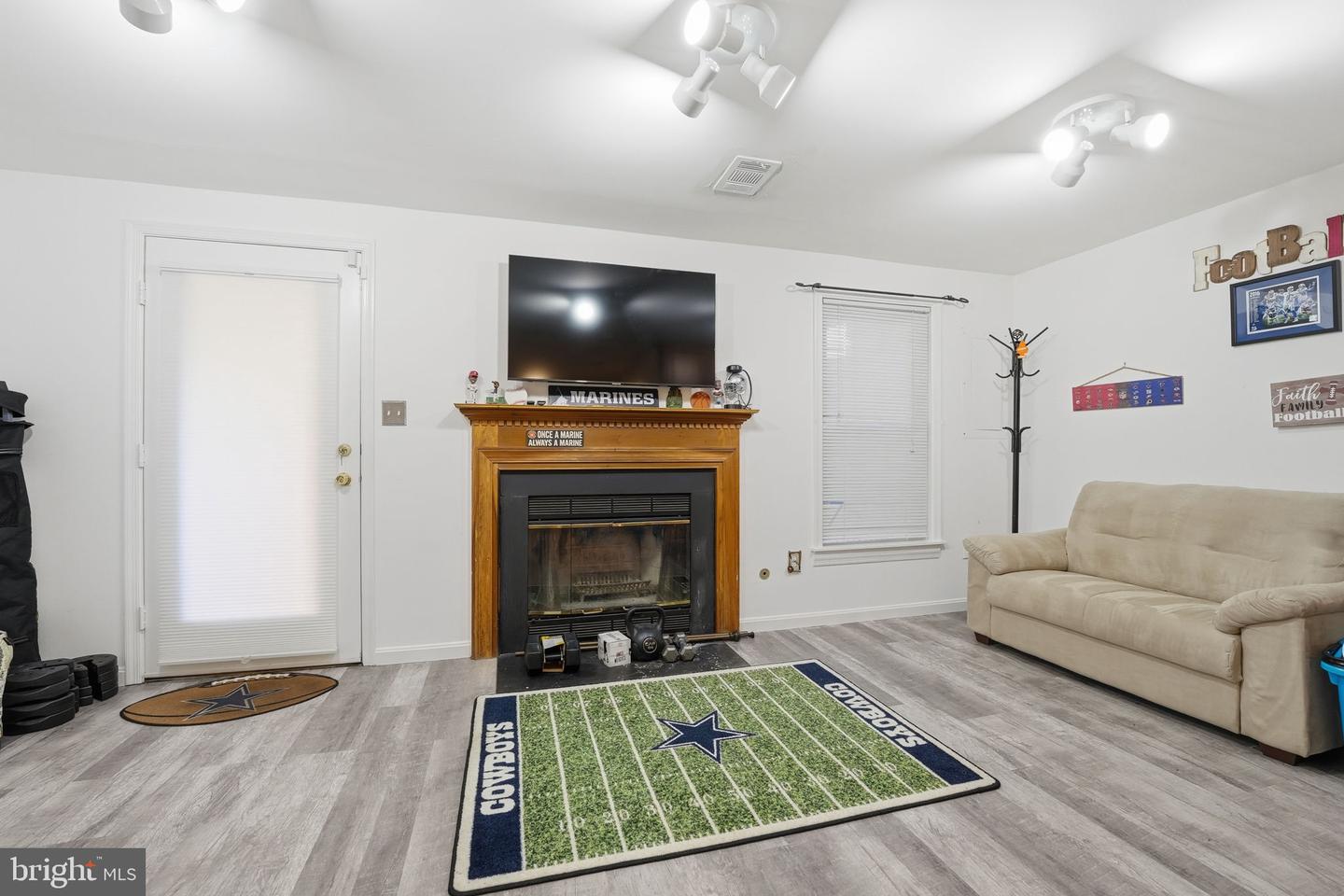 4114 HAMPSTEAD LN, WOODBRIDGE, Virginia 22192, 3 Bedrooms Bedrooms, ,3 BathroomsBathrooms,Residential,For sale,4114 HAMPSTEAD LN,VAPW2107194 MLS # VAPW2107194