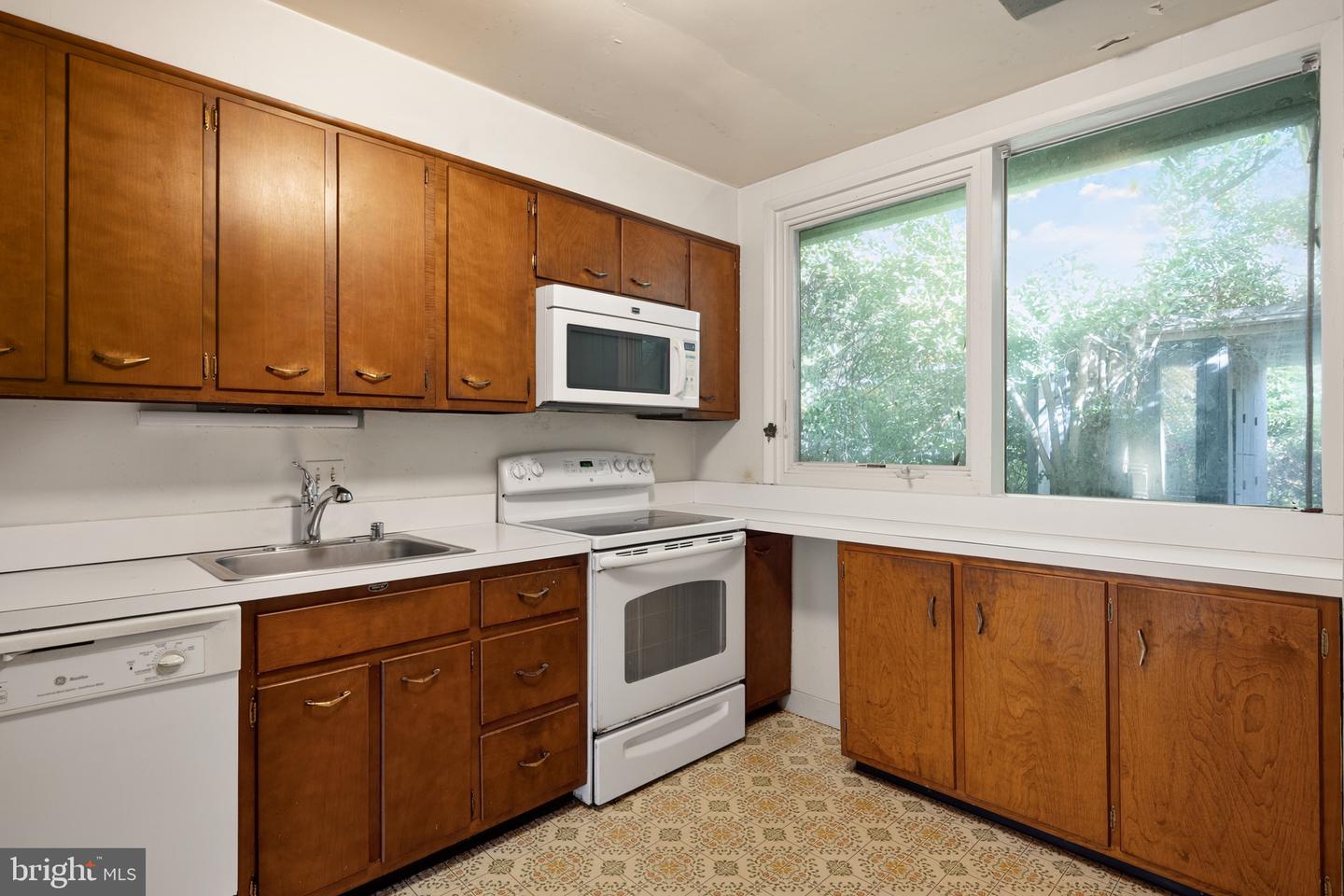 1911 MARTHAS RD, ALEXANDRIA, Virginia 22307, 4 Bedrooms Bedrooms, ,2 BathroomsBathrooms,Residential,For sale,1911 MARTHAS RD,VAFX2277520 MLS # VAFX2277520 1911 MARTHAS RD, ALEXANDRIA, Virginia 22307, 4 Bedrooms Bedrooms, ,2 BathroomsBathrooms,Residential,For sale,1911 MARTHAS RD,VAFX2277520 MLS # VAFX2277520