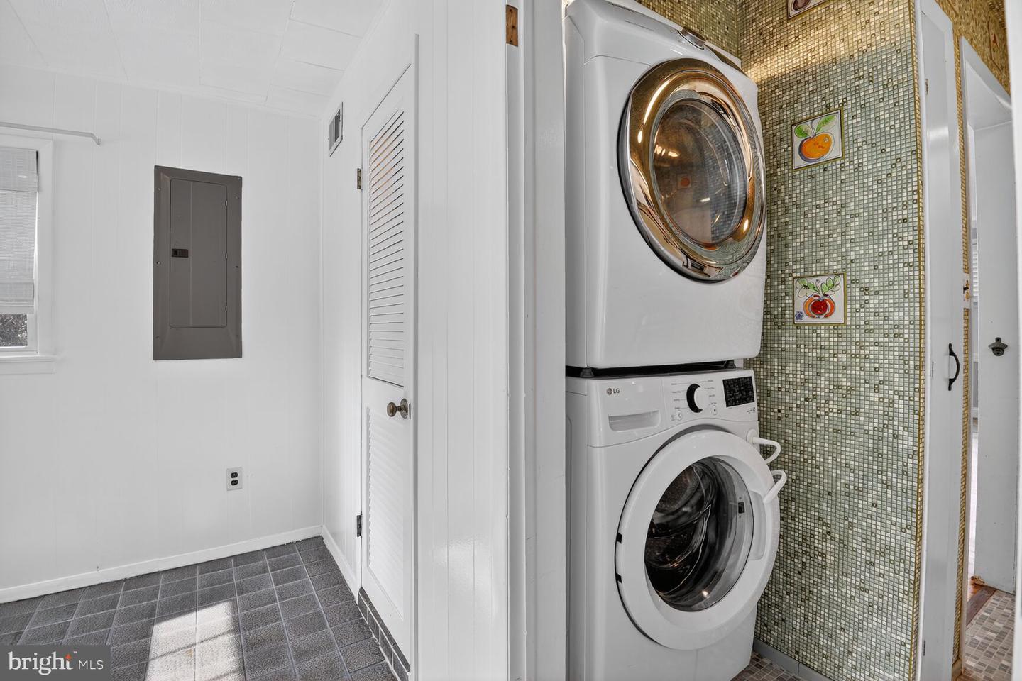 3203 ELMWOOD DR, ALEXANDRIA, Virginia 22303, 3 Bedrooms Bedrooms, ,2 BathroomsBathrooms,Residential,For sale,3203 ELMWOOD DR,VAFX2277526 MLS # VAFX2277526 3203 ELMWOOD DR, ALEXANDRIA, Virginia 22303, 3 Bedrooms Bedrooms, ,2 BathroomsBathrooms,Residential,For sale,3203 ELMWOOD DR,VAFX2277526 MLS # VAFX2277526