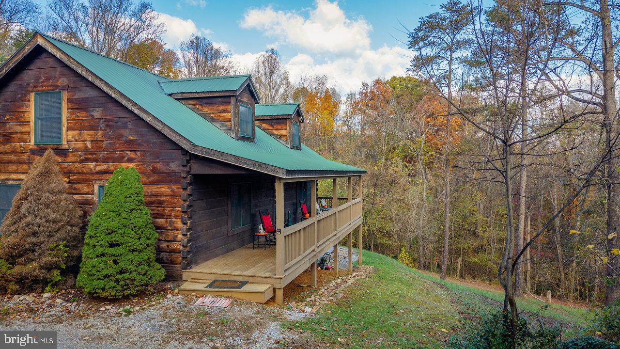 900 CROOKED RUN RD, SHENANDOAH, Virginia 22849, 2 Bedrooms Bedrooms, ,2 BathroomsBathrooms,Residential,For sale,900 CROOKED RUN RD,VAPA2005570 MLS # VAPA2005570 900 CROOKED RUN RD, SHENANDOAH, Virginia 22849, 2 Bedrooms Bedrooms, ,2 BathroomsBathrooms,Residential,For sale,900 CROOKED RUN RD,VAPA2005570 MLS # VAPA2005570