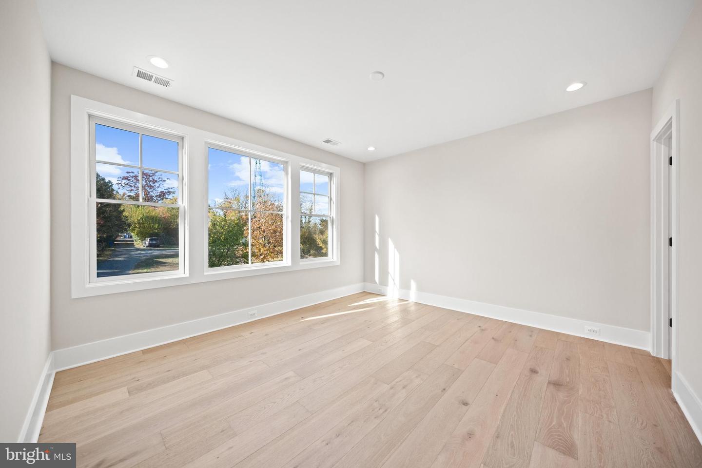 600 29TH RD S, ARLINGTON, Virginia 22202, 5 Bedrooms Bedrooms, ,5 BathroomsBathrooms,Residential,For sale,600 29TH RD S,VAAR2065744 MLS # VAAR2065744