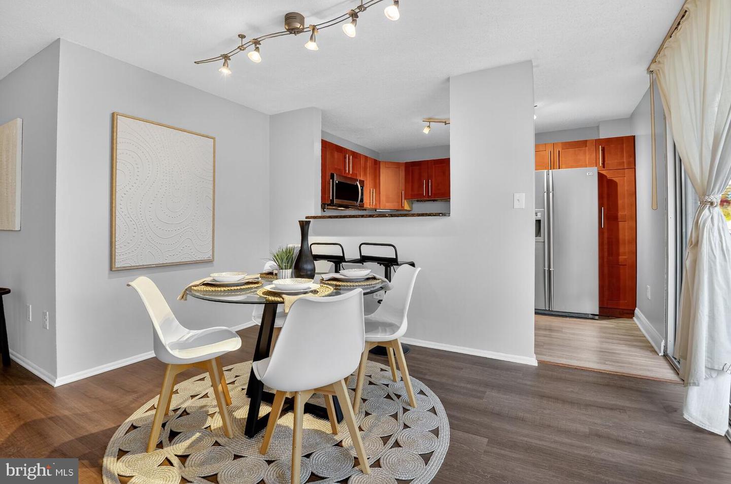 4600 S FOUR MILE RUN DR S #301, ARLINGTON, Virginia 22204, 1 Bedroom Bedrooms, ,1 BathroomBathrooms,Residential,For sale,4600 S FOUR MILE RUN DR S #301,VAAR2065788 MLS # VAAR2065788 4600 S FOUR MILE RUN DR S #301, ARLINGTON, Virginia 22204, 1 Bedroom Bedrooms, ,1 BathroomBathrooms,Residential,For sale,4600 S FOUR MILE RUN DR S #301,VAAR2065788 MLS # VAAR2065788