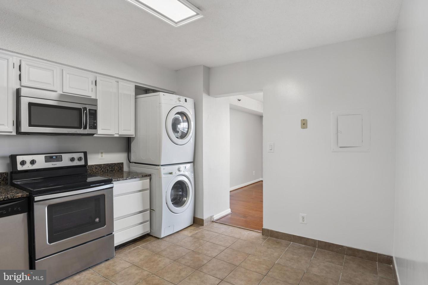 3709 S GEORGE MASON DR #613 E, FALLS CHURCH, Virginia 22041, 2 Bedrooms Bedrooms, 4 Rooms Rooms,2 BathroomsBathrooms,Residential,For sale,3709 S GEORGE MASON DR #613 E,VAFX2278160 MLS # VAFX2278160