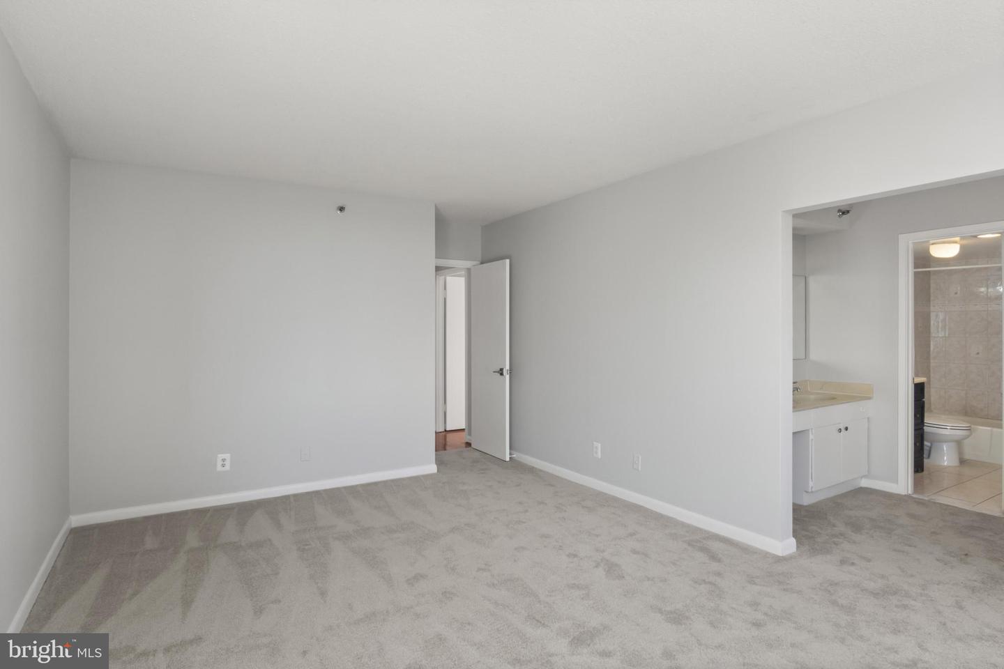 3709 S GEORGE MASON DR #613 E, FALLS CHURCH, Virginia 22041, 2 Bedrooms Bedrooms, 4 Rooms Rooms,2 BathroomsBathrooms,Residential,For sale,3709 S GEORGE MASON DR #613 E,VAFX2278160 MLS # VAFX2278160