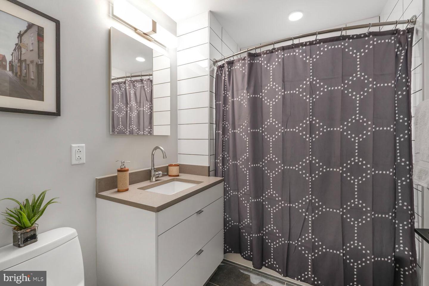 1300 4TH ST SE #214, WASHINGTON, District Of Columbia 20003, 2 Bedrooms Bedrooms, ,2 BathroomsBathrooms,Residential,For sale,1300 4TH ST SE #214,DCDC2201508 MLS # DCDC2201508 1300 4TH ST SE #214, WASHINGTON, District Of Columbia 20003, 2 Bedrooms Bedrooms, ,2 BathroomsBathrooms,Residential,For sale,1300 4TH ST SE #214,DCDC2201508 MLS # DCDC2201508