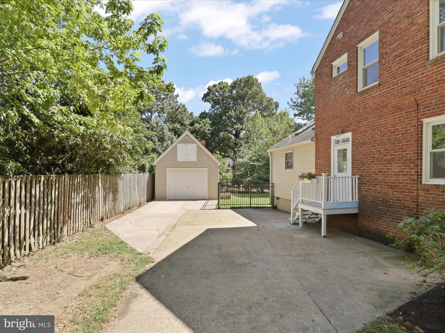 2323 N BURLINGTON ST, ARLINGTON, Virginia 22207, 3 Bedrooms Bedrooms, ,2 BathroomsBathrooms,Residential,For sale,2323 N BURLINGTON ST,VAAR2061696 MLS # VAAR2061696 2323 N BURLINGTON ST, ARLINGTON, Virginia 22207, 3 Bedrooms Bedrooms, ,2 BathroomsBathrooms,Residential,For sale,2323 N BURLINGTON ST,VAAR2061696 MLS # VAAR2061696