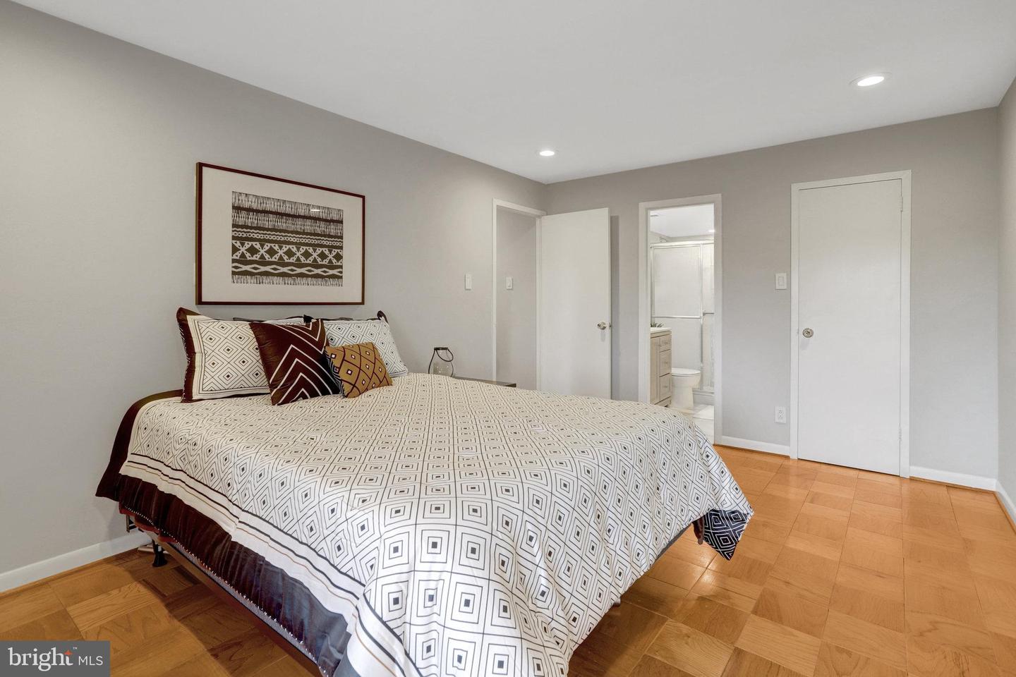 3100 S MANCHESTER ST #1128, FALLS CHURCH, Virginia 22044, 2 Bedrooms Bedrooms, ,2 BathroomsBathrooms,Residential,For sale,3100 S MANCHESTER ST #1128,VAFX2262304 MLS # VAFX2262304 3100 S MANCHESTER ST #1128, FALLS CHURCH, Virginia 22044, 2 Bedrooms Bedrooms, ,2 BathroomsBathrooms,Residential,For sale,3100 S MANCHESTER ST #1128,VAFX2262304 MLS # VAFX2262304