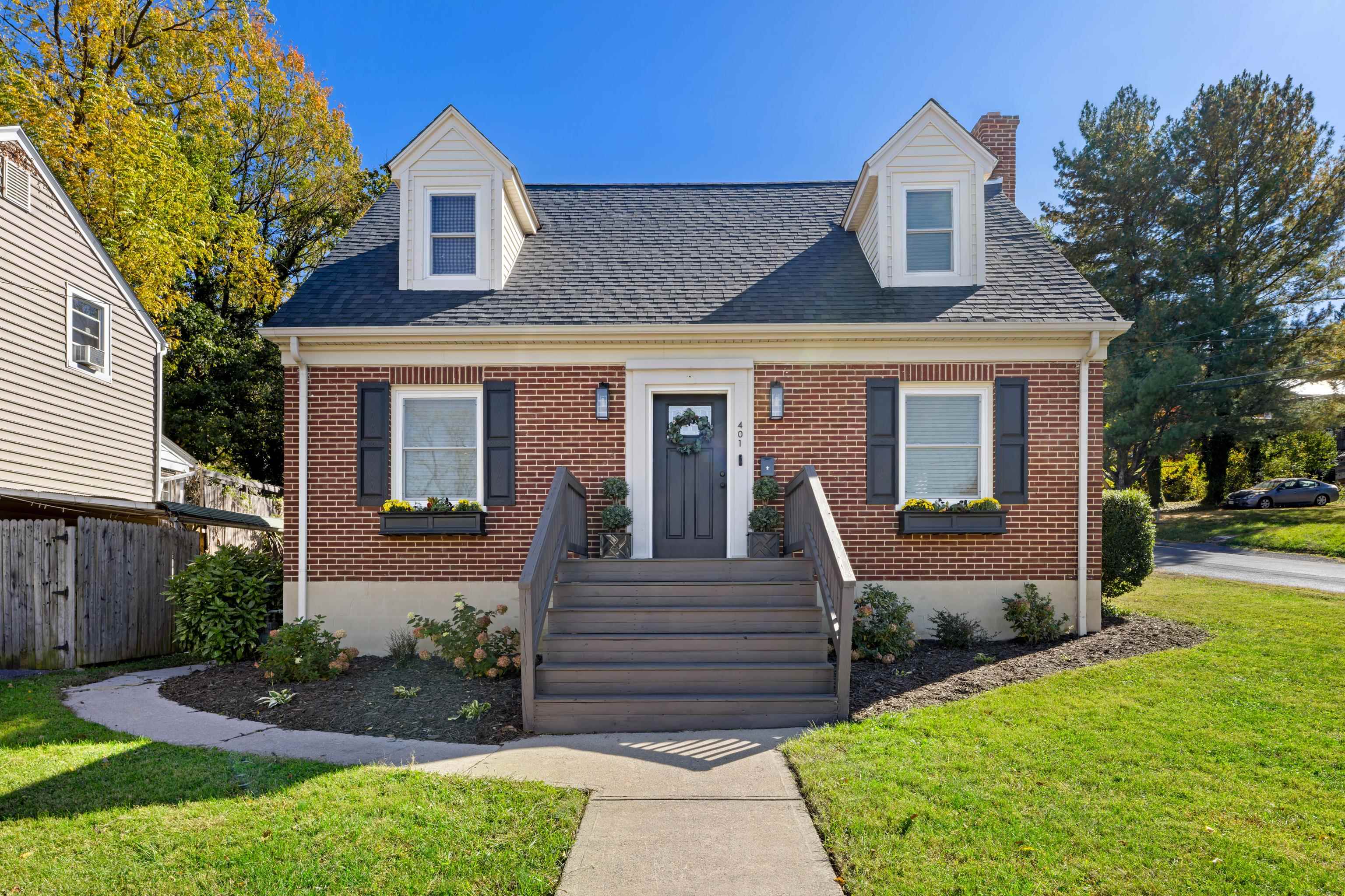 401 DUPONT AVE, STAUNTON, Virginia 24401, 3 Bedrooms Bedrooms, ,1 BathroomBathrooms,Residential,401 DUPONT AVE,670410 MLS # 670410 401 DUPONT AVE, STAUNTON, Virginia 24401, 3 Bedrooms Bedrooms, ,1 BathroomBathrooms,Residential,401 DUPONT AVE,670410 MLS # 670410