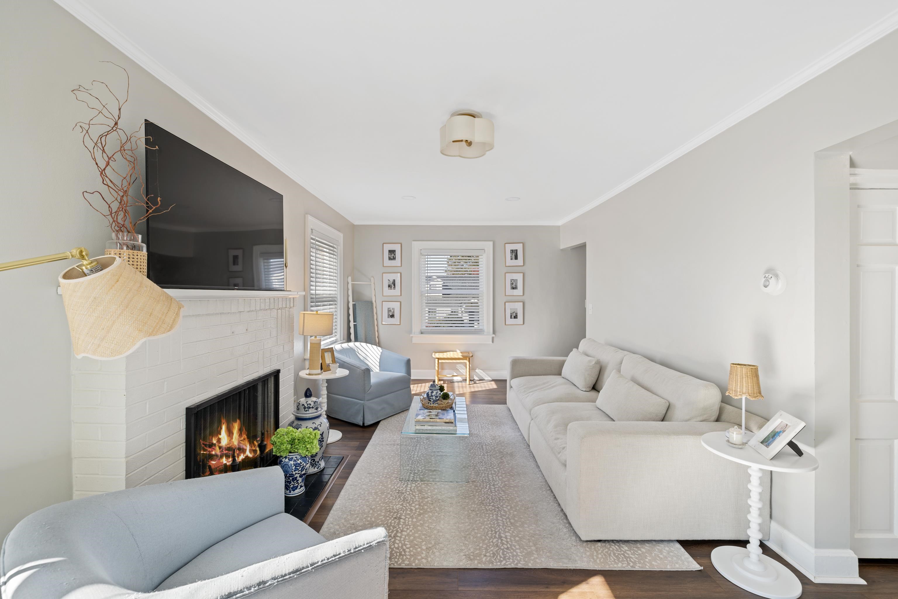 401 DUPONT AVE, STAUNTON, Virginia 24401, 3 Bedrooms Bedrooms, ,1 BathroomBathrooms,Residential,401 DUPONT AVE,670410 MLS # 670410 401 DUPONT AVE, STAUNTON, Virginia 24401, 3 Bedrooms Bedrooms, ,1 BathroomBathrooms,Residential,401 DUPONT AVE,670410 MLS # 670410