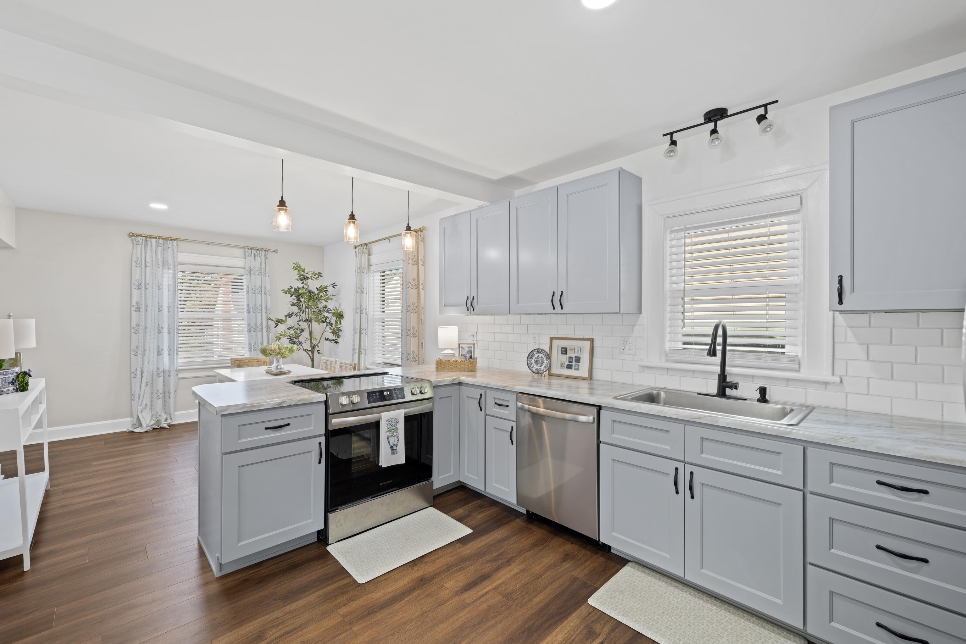 401 DUPONT AVE, STAUNTON, Virginia 24401, 3 Bedrooms Bedrooms, ,1 BathroomBathrooms,Residential,401 DUPONT AVE,670410 MLS # 670410 401 DUPONT AVE, STAUNTON, Virginia 24401, 3 Bedrooms Bedrooms, ,1 BathroomBathrooms,Residential,401 DUPONT AVE,670410 MLS # 670410