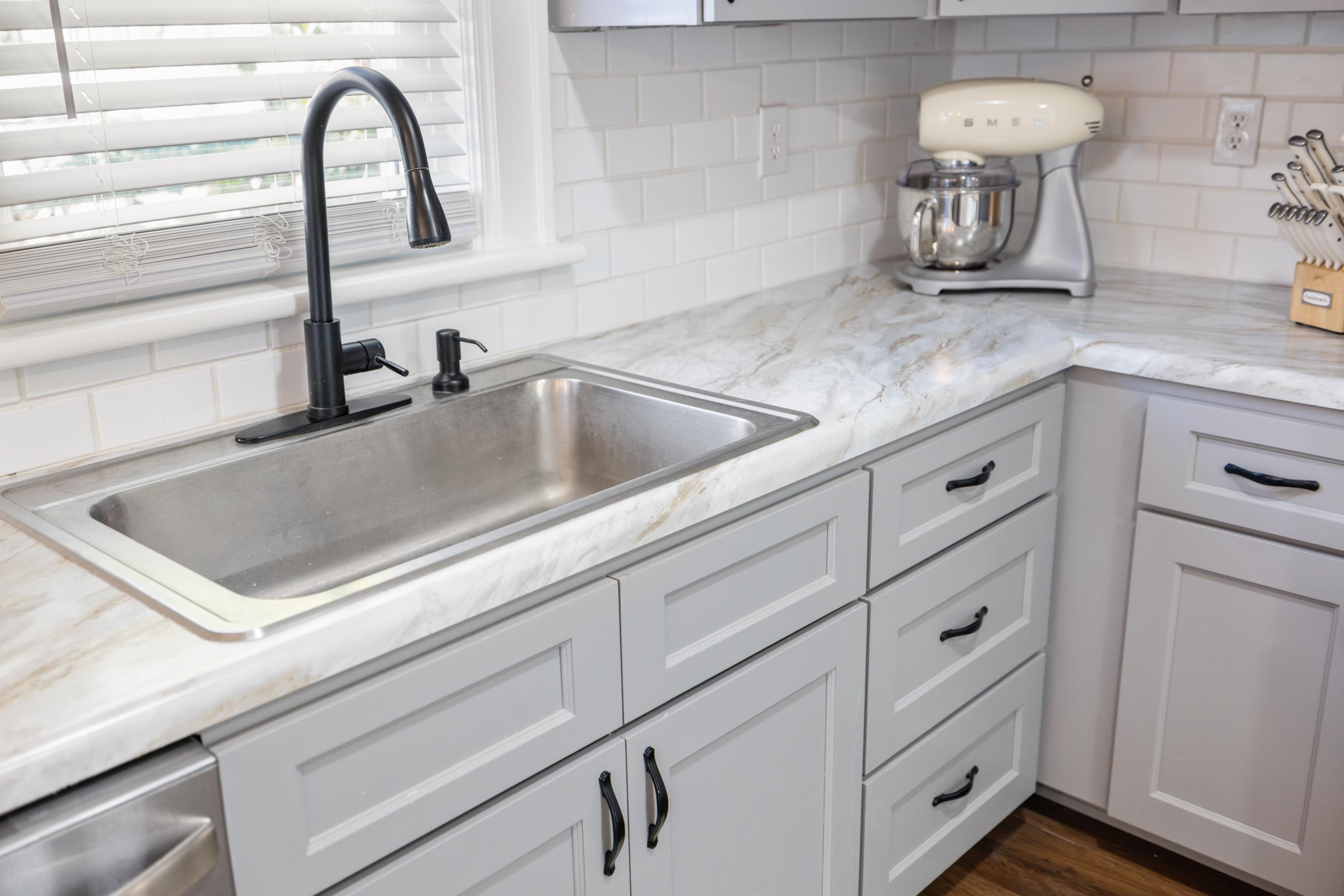 401 DUPONT AVE, STAUNTON, Virginia 24401, 3 Bedrooms Bedrooms, ,1 BathroomBathrooms,Residential,401 DUPONT AVE,670410 MLS # 670410 401 DUPONT AVE, STAUNTON, Virginia 24401, 3 Bedrooms Bedrooms, ,1 BathroomBathrooms,Residential,401 DUPONT AVE,670410 MLS # 670410