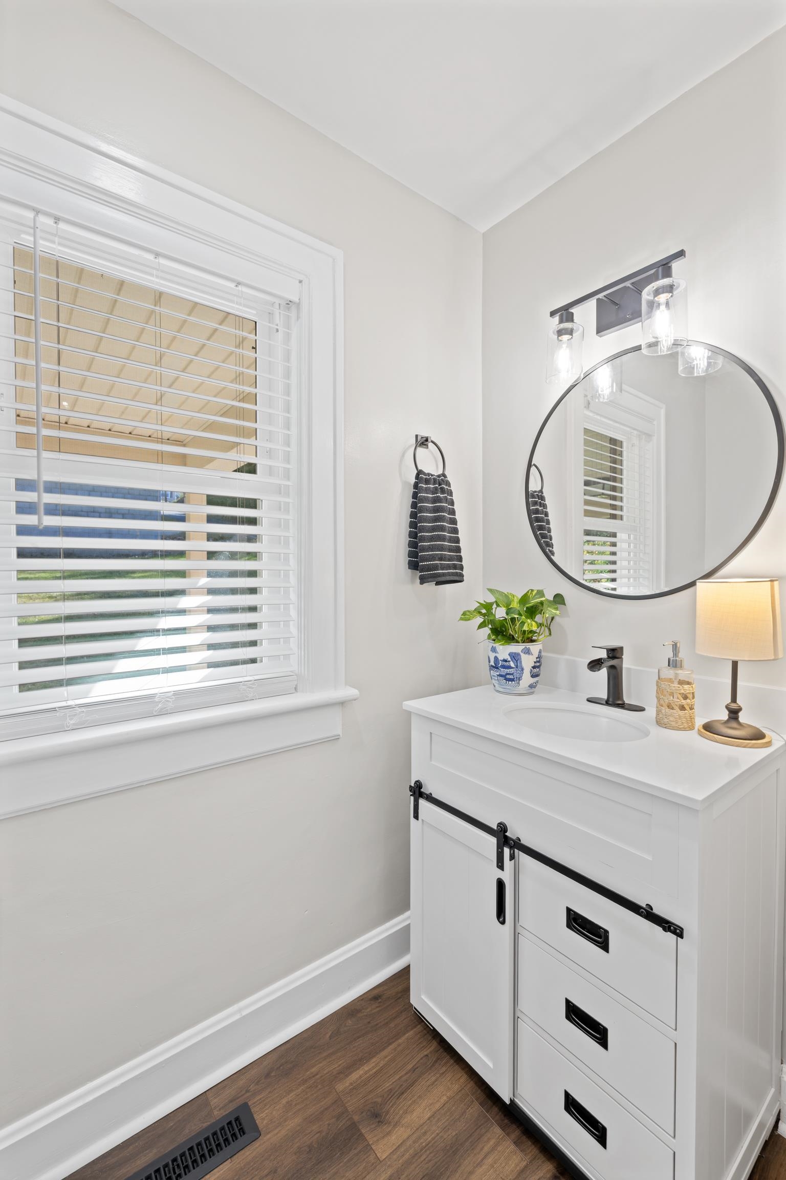 401 DUPONT AVE, STAUNTON, Virginia 24401, 3 Bedrooms Bedrooms, ,1 BathroomBathrooms,Residential,401 DUPONT AVE,670410 MLS # 670410 401 DUPONT AVE, STAUNTON, Virginia 24401, 3 Bedrooms Bedrooms, ,1 BathroomBathrooms,Residential,401 DUPONT AVE,670410 MLS # 670410