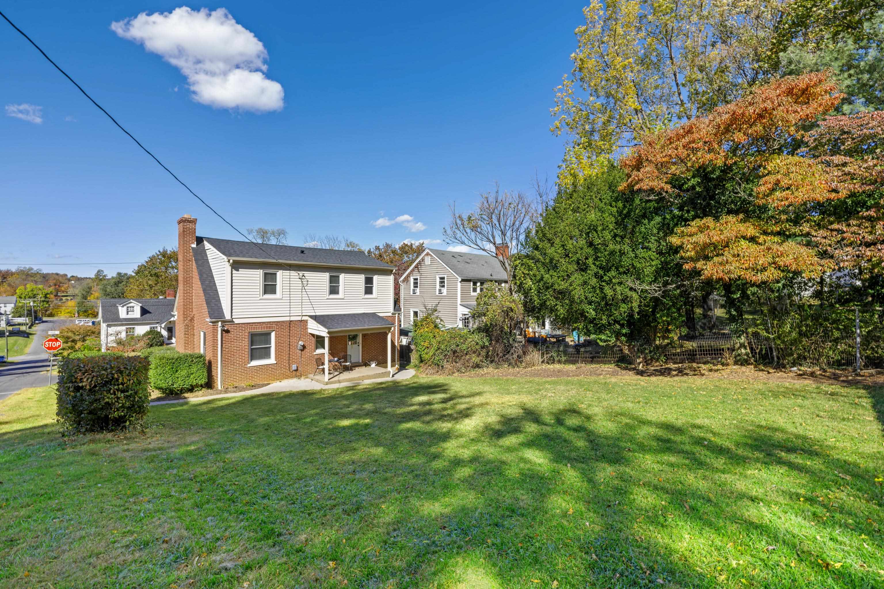 401 DUPONT AVE, STAUNTON, Virginia 24401, 3 Bedrooms Bedrooms, ,1 BathroomBathrooms,Residential,401 DUPONT AVE,670410 MLS # 670410 401 DUPONT AVE, STAUNTON, Virginia 24401, 3 Bedrooms Bedrooms, ,1 BathroomBathrooms,Residential,401 DUPONT AVE,670410 MLS # 670410