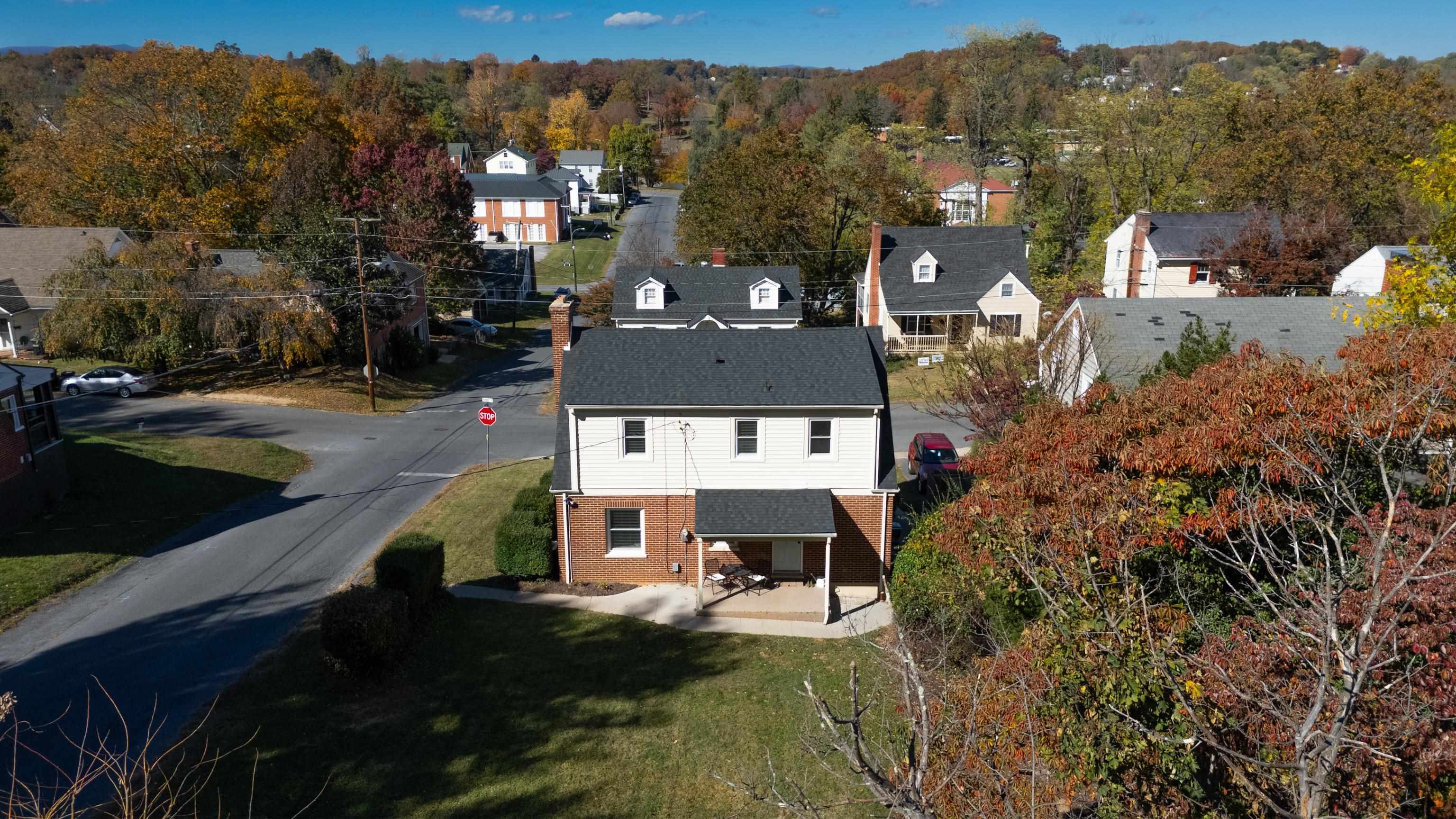 401 DUPONT AVE, STAUNTON, Virginia 24401, 3 Bedrooms Bedrooms, ,1 BathroomBathrooms,Residential,401 DUPONT AVE,670410 MLS # 670410 401 DUPONT AVE, STAUNTON, Virginia 24401, 3 Bedrooms Bedrooms, ,1 BathroomBathrooms,Residential,401 DUPONT AVE,670410 MLS # 670410
