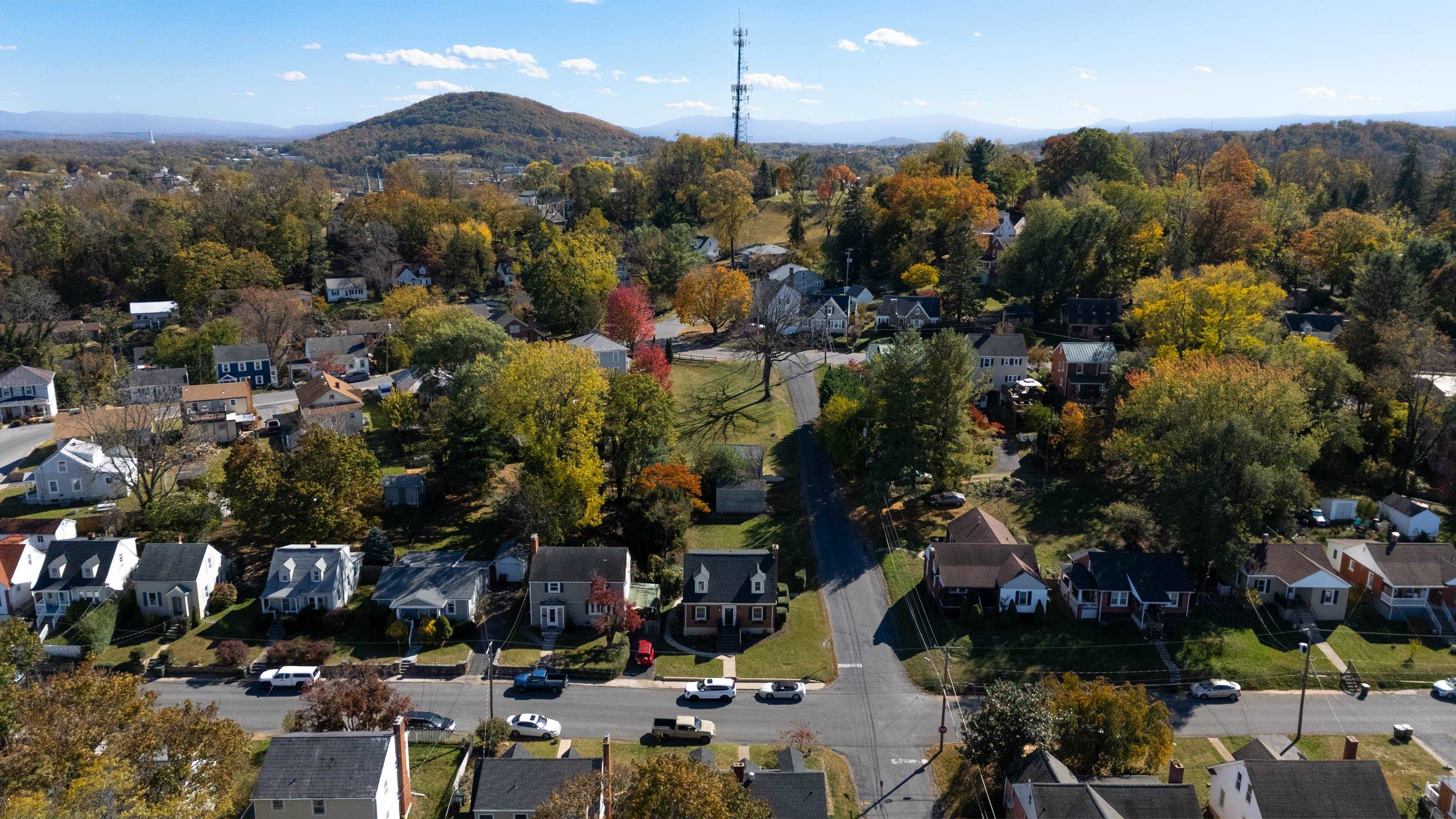 401 DUPONT AVE, STAUNTON, Virginia 24401, 3 Bedrooms Bedrooms, ,1 BathroomBathrooms,Residential,401 DUPONT AVE,670410 MLS # 670410 401 DUPONT AVE, STAUNTON, Virginia 24401, 3 Bedrooms Bedrooms, ,1 BathroomBathrooms,Residential,401 DUPONT AVE,670410 MLS # 670410