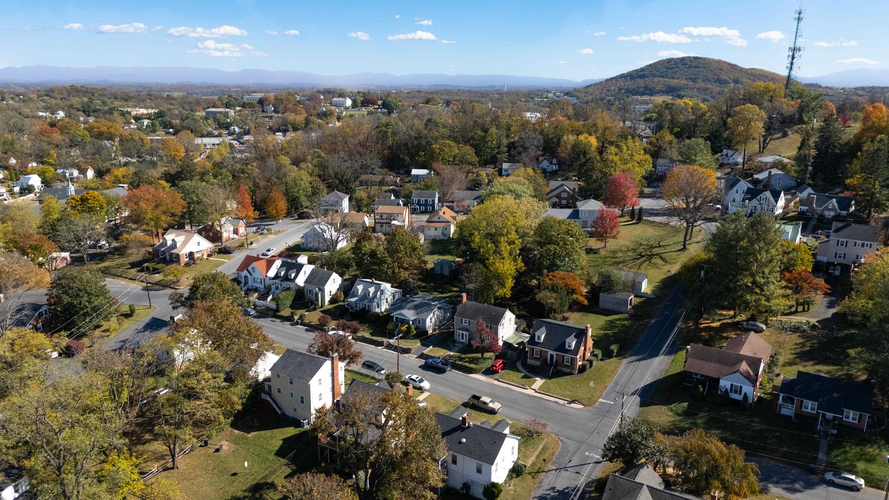 401 DUPONT AVE, STAUNTON, Virginia 24401, 3 Bedrooms Bedrooms, ,1 BathroomBathrooms,Residential,401 DUPONT AVE,670410 MLS # 670410 401 DUPONT AVE, STAUNTON, Virginia 24401, 3 Bedrooms Bedrooms, ,1 BathroomBathrooms,Residential,401 DUPONT AVE,670410 MLS # 670410