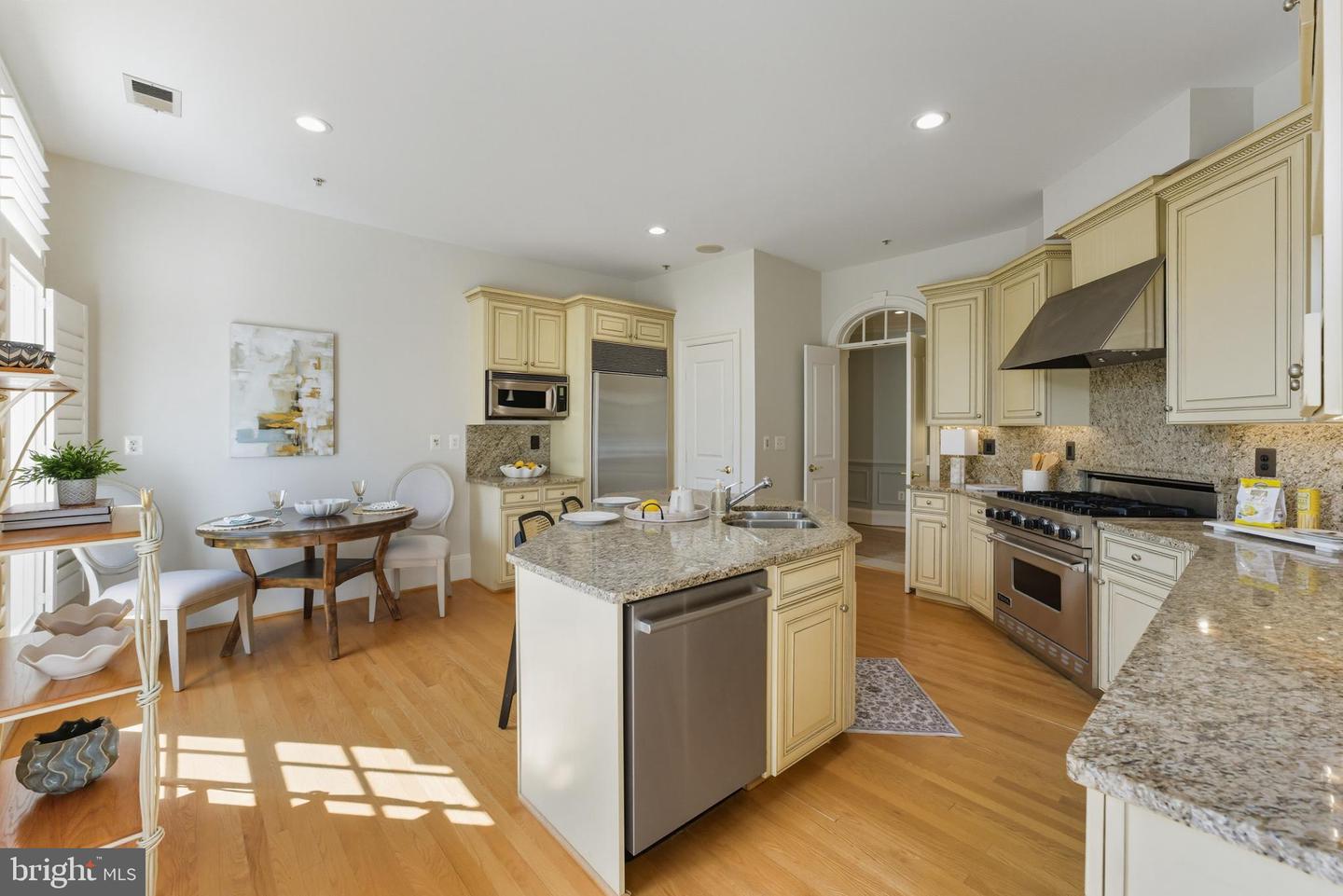 1480 EVANS FARM DR #202, MCLEAN, Virginia 22101, 2 Bedrooms Bedrooms, ,2 BathroomsBathrooms,Residential,For sale,1480 EVANS FARM DR #202,VAFX2267780 MLS # VAFX2267780