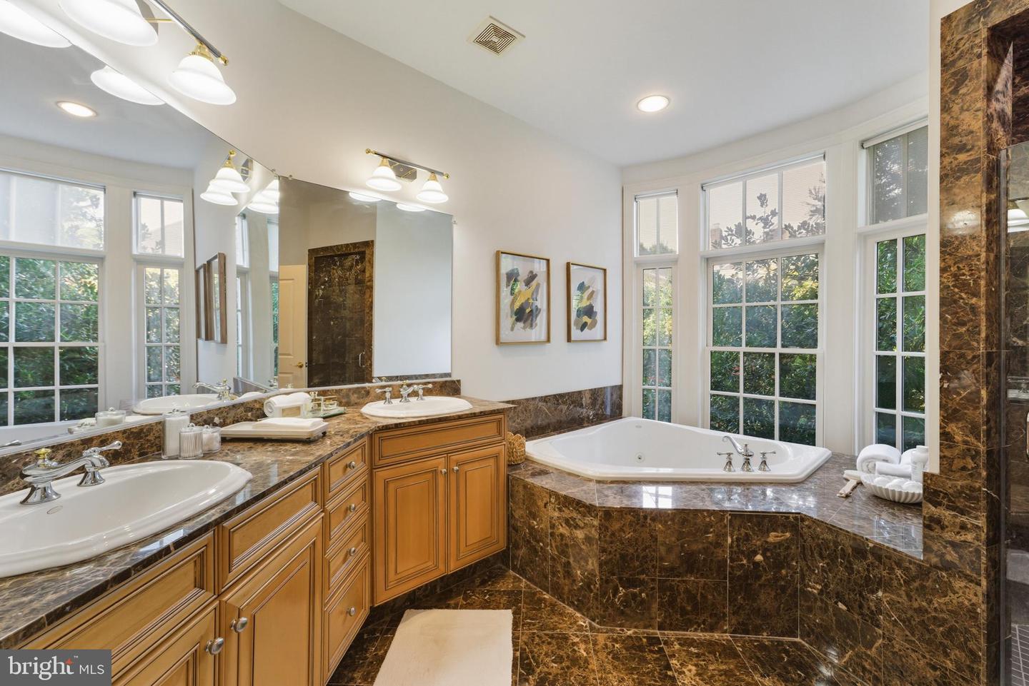 1480 EVANS FARM DR #202, MCLEAN, Virginia 22101, 2 Bedrooms Bedrooms, ,2 BathroomsBathrooms,Residential,For sale,1480 EVANS FARM DR #202,VAFX2267780 MLS # VAFX2267780