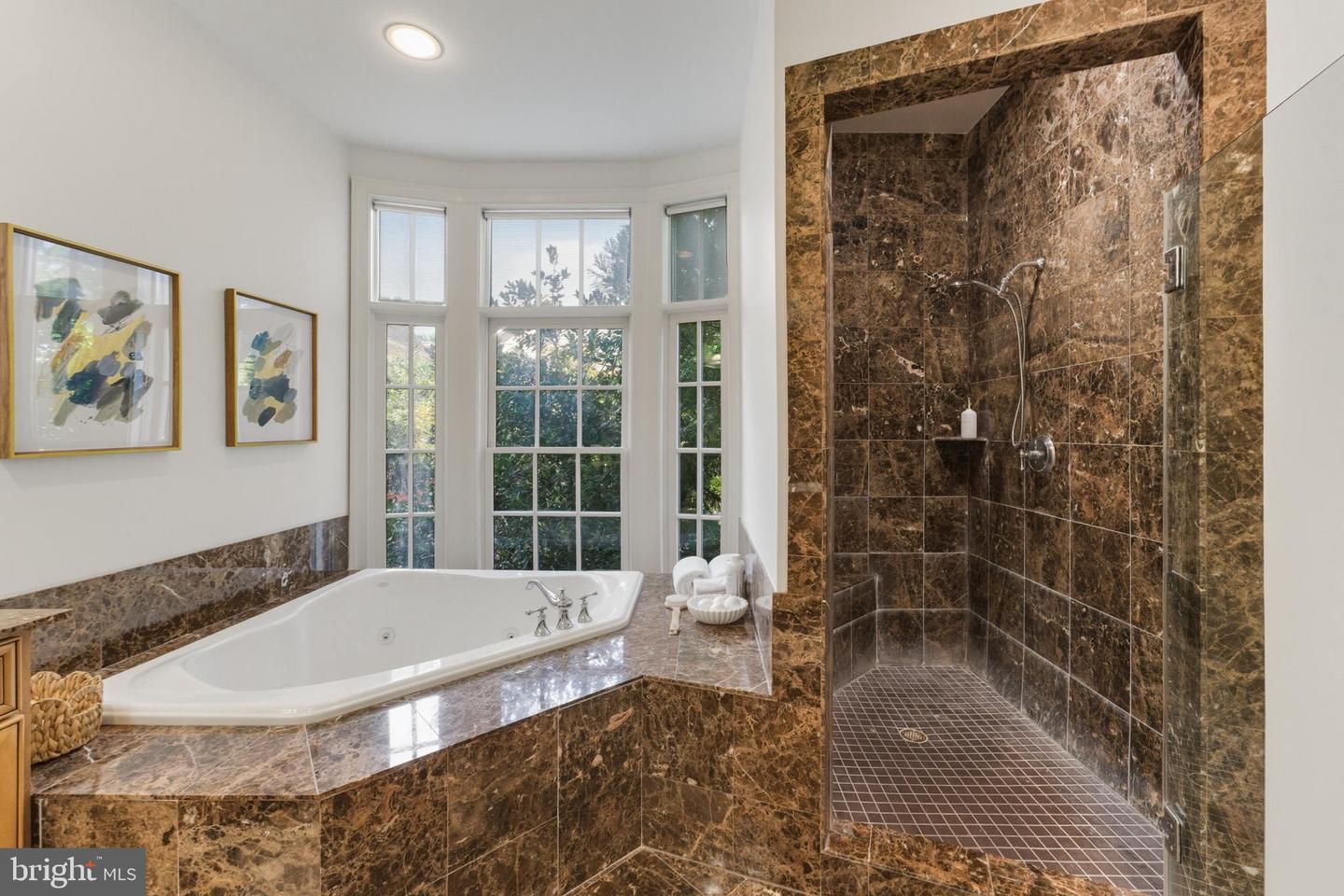 1480 EVANS FARM DR #202, MCLEAN, Virginia 22101, 2 Bedrooms Bedrooms, ,2 BathroomsBathrooms,Residential,For sale,1480 EVANS FARM DR #202,VAFX2267780 MLS # VAFX2267780