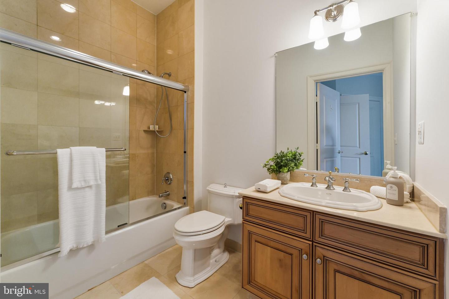 1480 EVANS FARM DR #202, MCLEAN, Virginia 22101, 2 Bedrooms Bedrooms, ,2 BathroomsBathrooms,Residential,For sale,1480 EVANS FARM DR #202,VAFX2267780 MLS # VAFX2267780