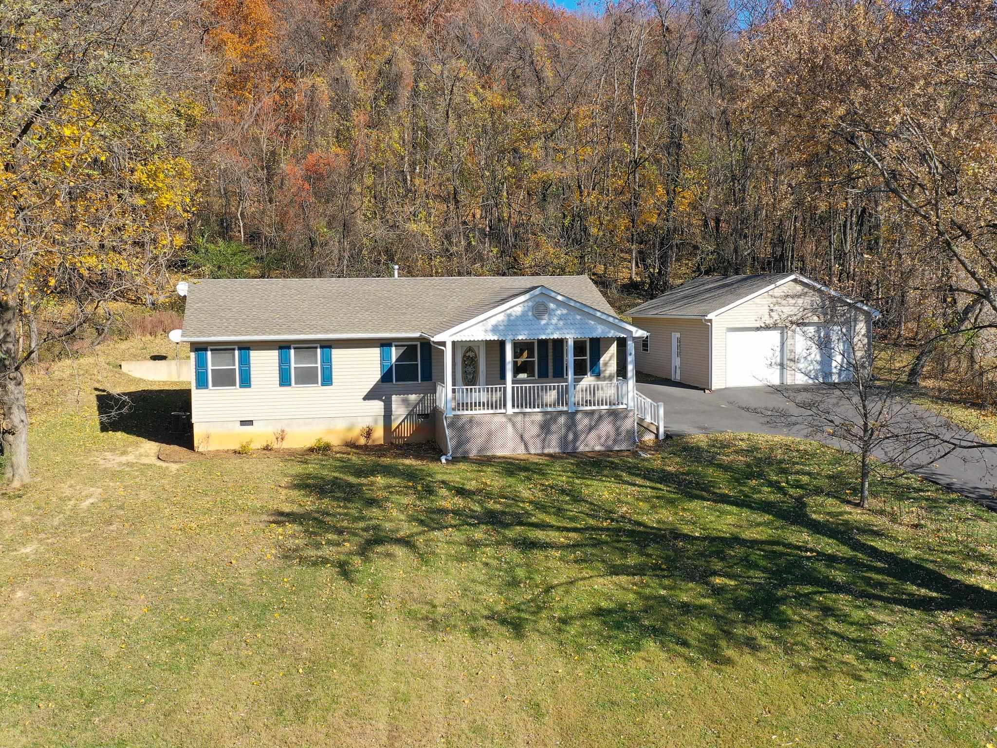 901 POWHATAN ST, STAUNTON, Virginia 24401, 3 Bedrooms Bedrooms, ,1 BathroomBathrooms,Residential,901 POWHATAN ST,670825 MLS # 670825