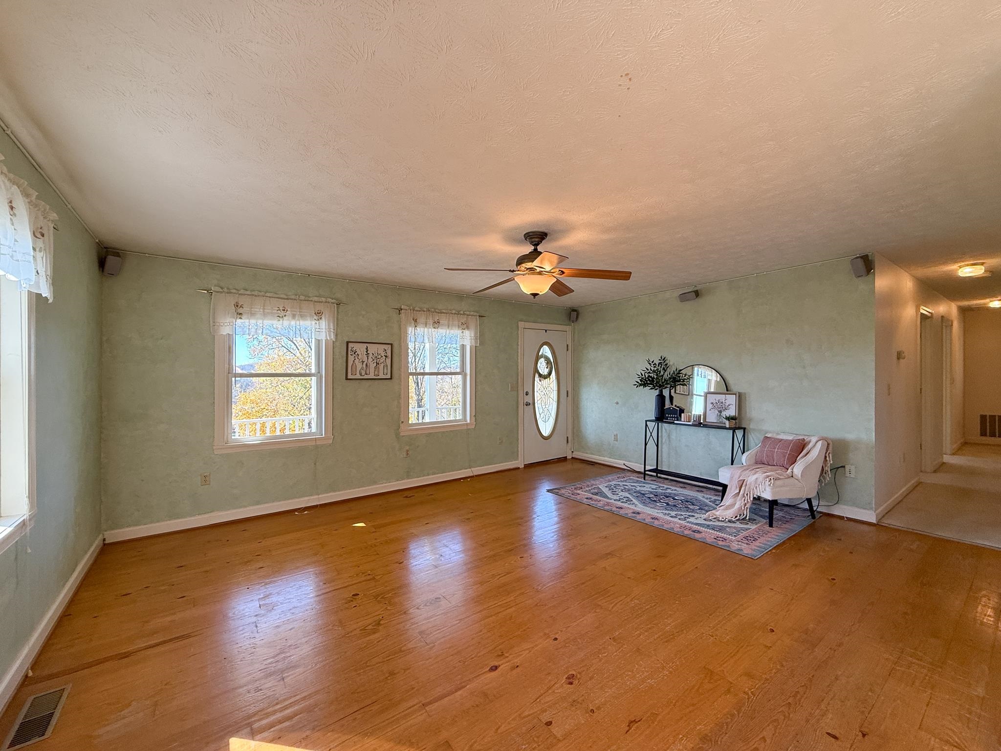 901 POWHATAN ST, STAUNTON, Virginia 24401, 3 Bedrooms Bedrooms, ,1 BathroomBathrooms,Residential,901 POWHATAN ST,670825 MLS # 670825