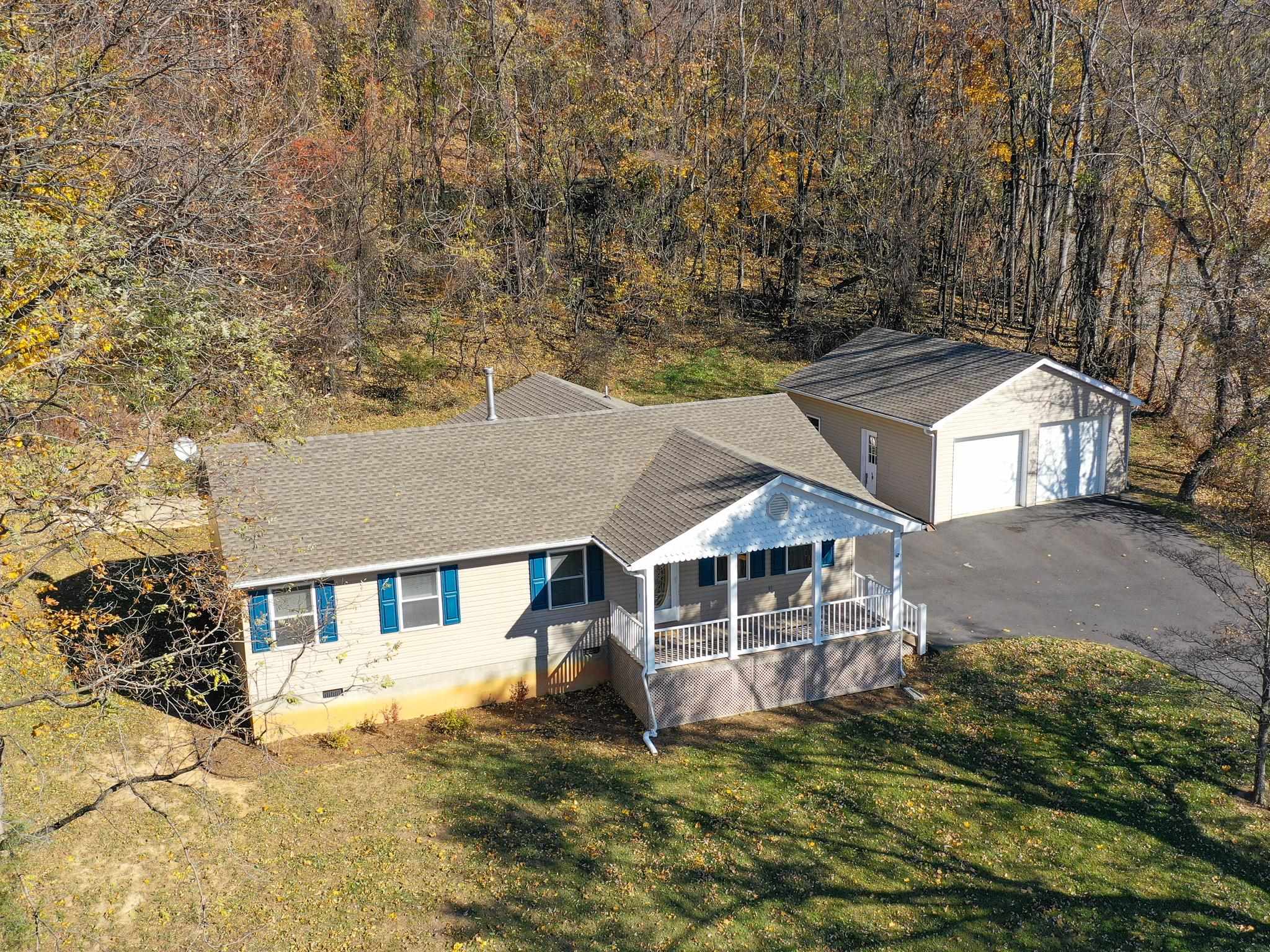 901 POWHATAN ST, STAUNTON, Virginia 24401, 3 Bedrooms Bedrooms, ,1 BathroomBathrooms,Residential,901 POWHATAN ST,670825 MLS # 670825