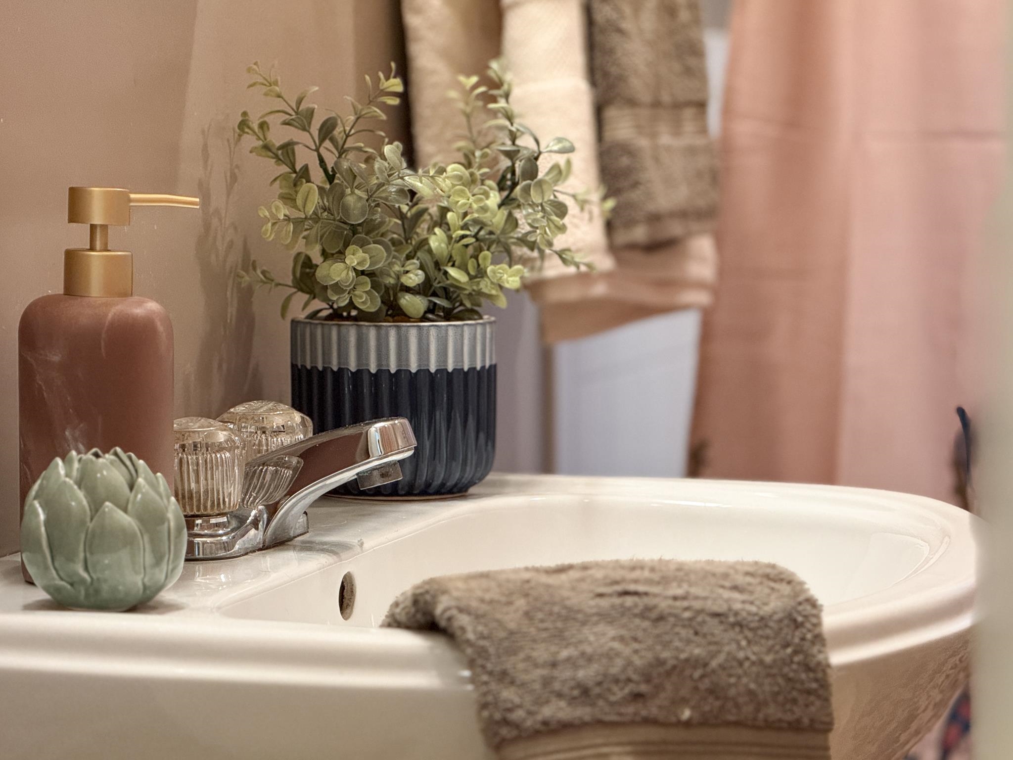 901 POWHATAN ST, STAUNTON, Virginia 24401, 3 Bedrooms Bedrooms, ,1 BathroomBathrooms,Residential,901 POWHATAN ST,670825 MLS # 670825