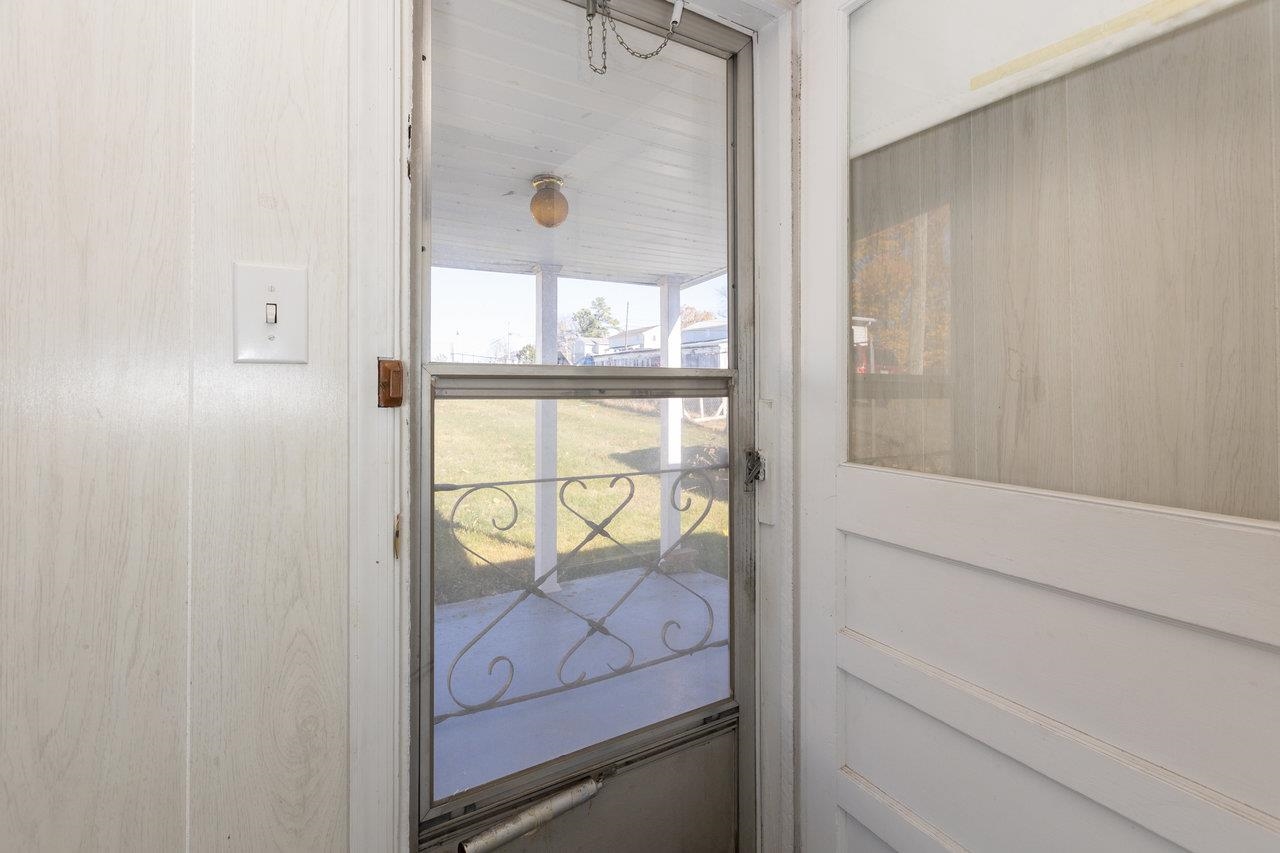 556 E GAY ST, HARRISONBURG, Virginia 22801, 3 Bedrooms Bedrooms, ,1 BathroomBathrooms,Residential,556 E GAY ST,670826 MLS # 670826