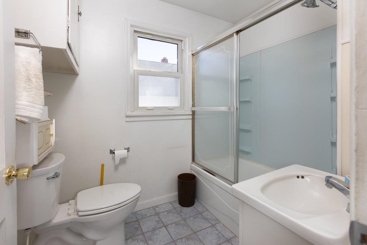 556 E GAY ST, HARRISONBURG, Virginia 22801, 3 Bedrooms Bedrooms, ,1 BathroomBathrooms,Residential,556 E GAY ST,670826 MLS # 670826