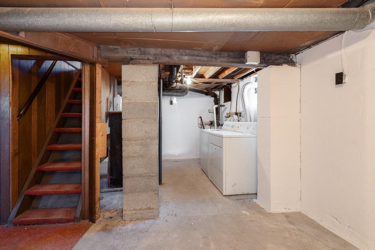 556 E GAY ST, HARRISONBURG, Virginia 22801, 3 Bedrooms Bedrooms, ,1 BathroomBathrooms,Residential,556 E GAY ST,670826 MLS # 670826