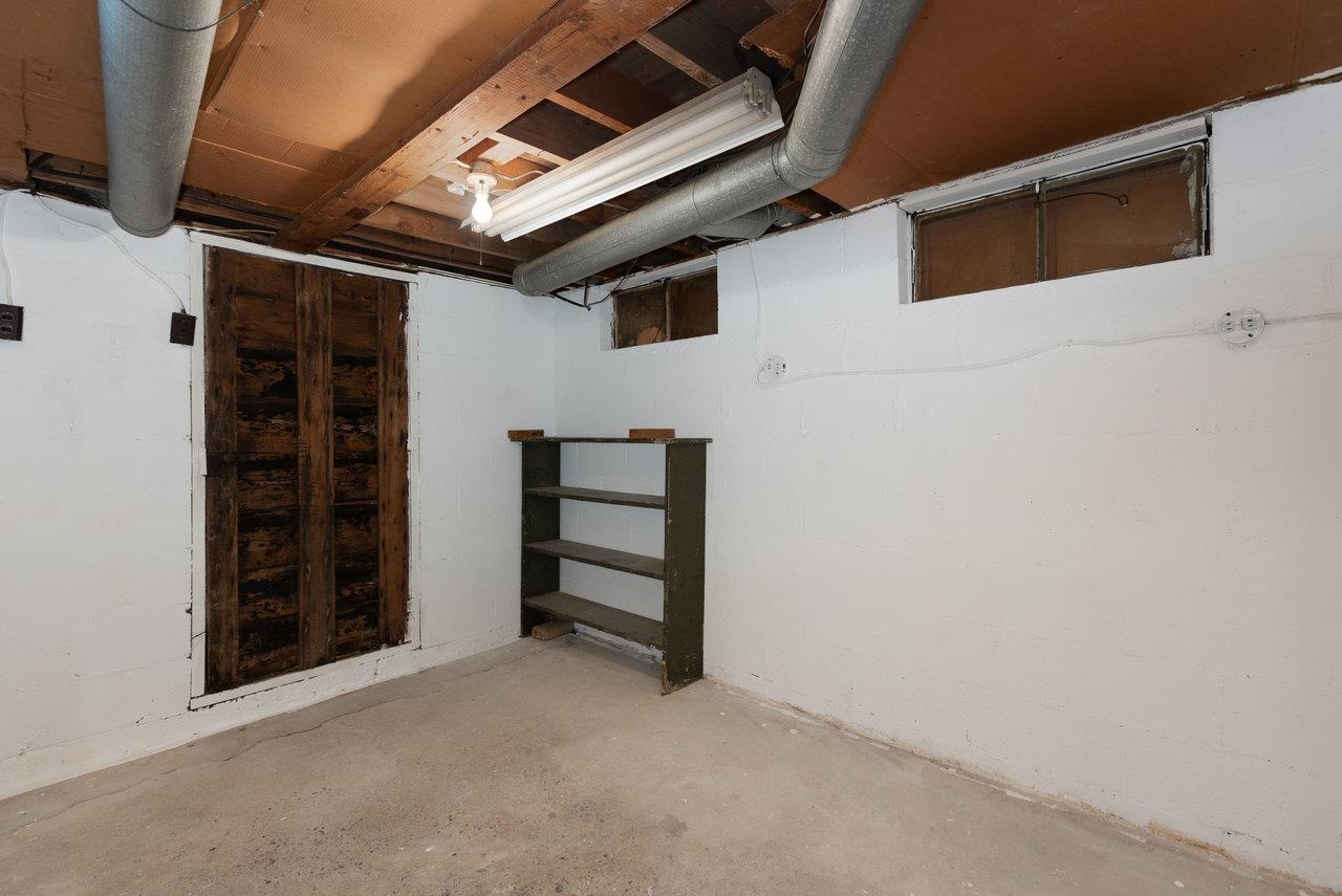 556 E GAY ST, HARRISONBURG, Virginia 22801, 3 Bedrooms Bedrooms, ,1 BathroomBathrooms,Residential,556 E GAY ST,670826 MLS # 670826