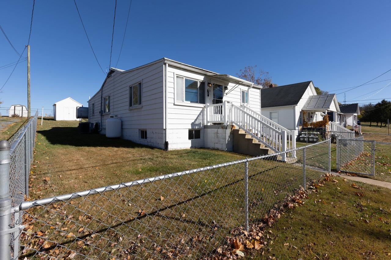 556 E GAY ST, HARRISONBURG, Virginia 22801, 3 Bedrooms Bedrooms, ,1 BathroomBathrooms,Residential,556 E GAY ST,670826 MLS # 670826