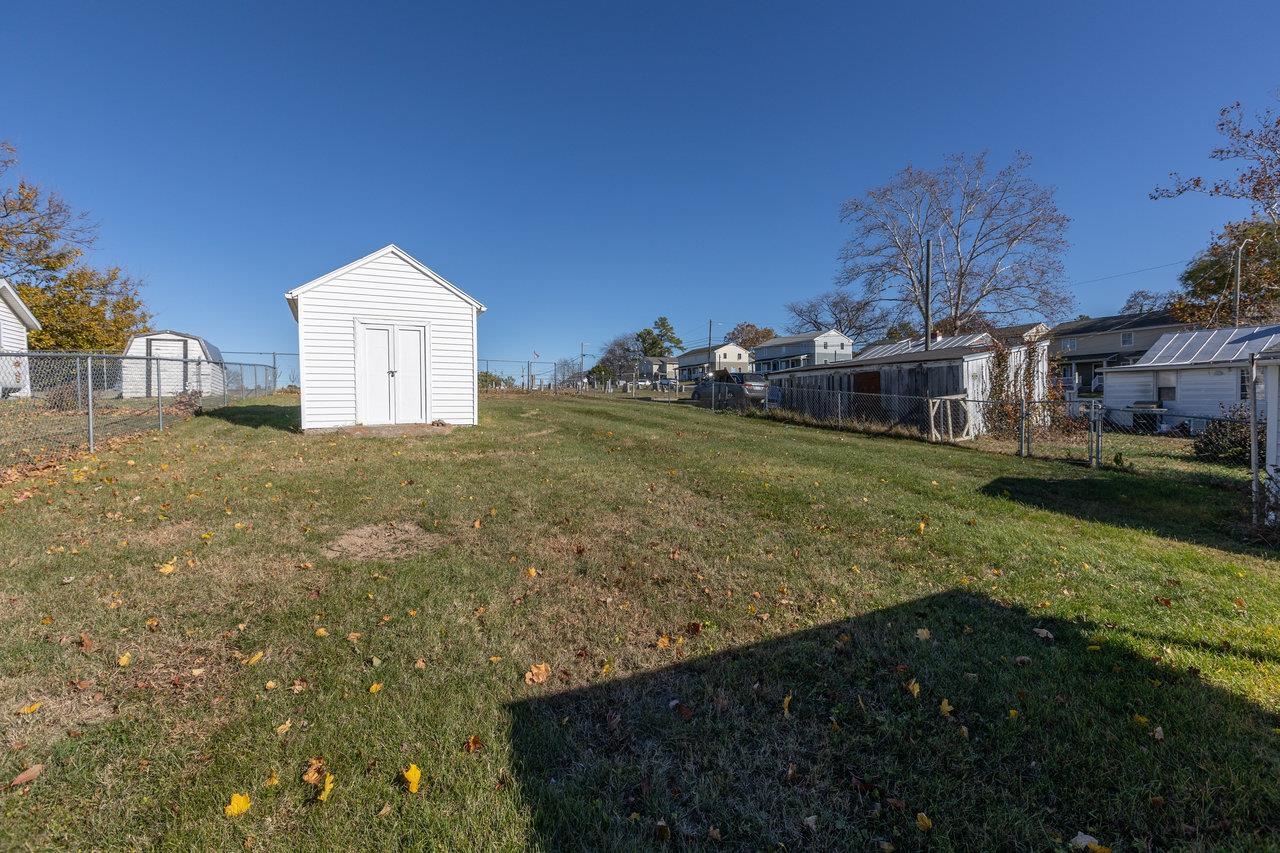 556 E GAY ST, HARRISONBURG, Virginia 22801, 3 Bedrooms Bedrooms, ,1 BathroomBathrooms,Residential,556 E GAY ST,670826 MLS # 670826