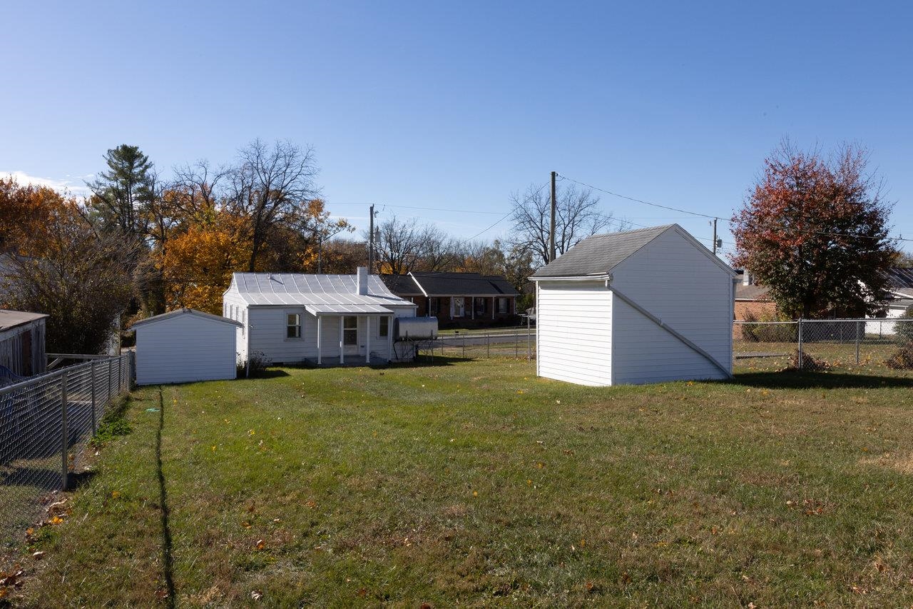 556 E GAY ST, HARRISONBURG, Virginia 22801, 3 Bedrooms Bedrooms, ,1 BathroomBathrooms,Residential,556 E GAY ST,670826 MLS # 670826