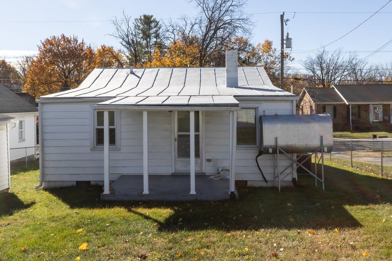 556 E GAY ST, HARRISONBURG, Virginia 22801, 3 Bedrooms Bedrooms, ,1 BathroomBathrooms,Residential,556 E GAY ST,670826 MLS # 670826