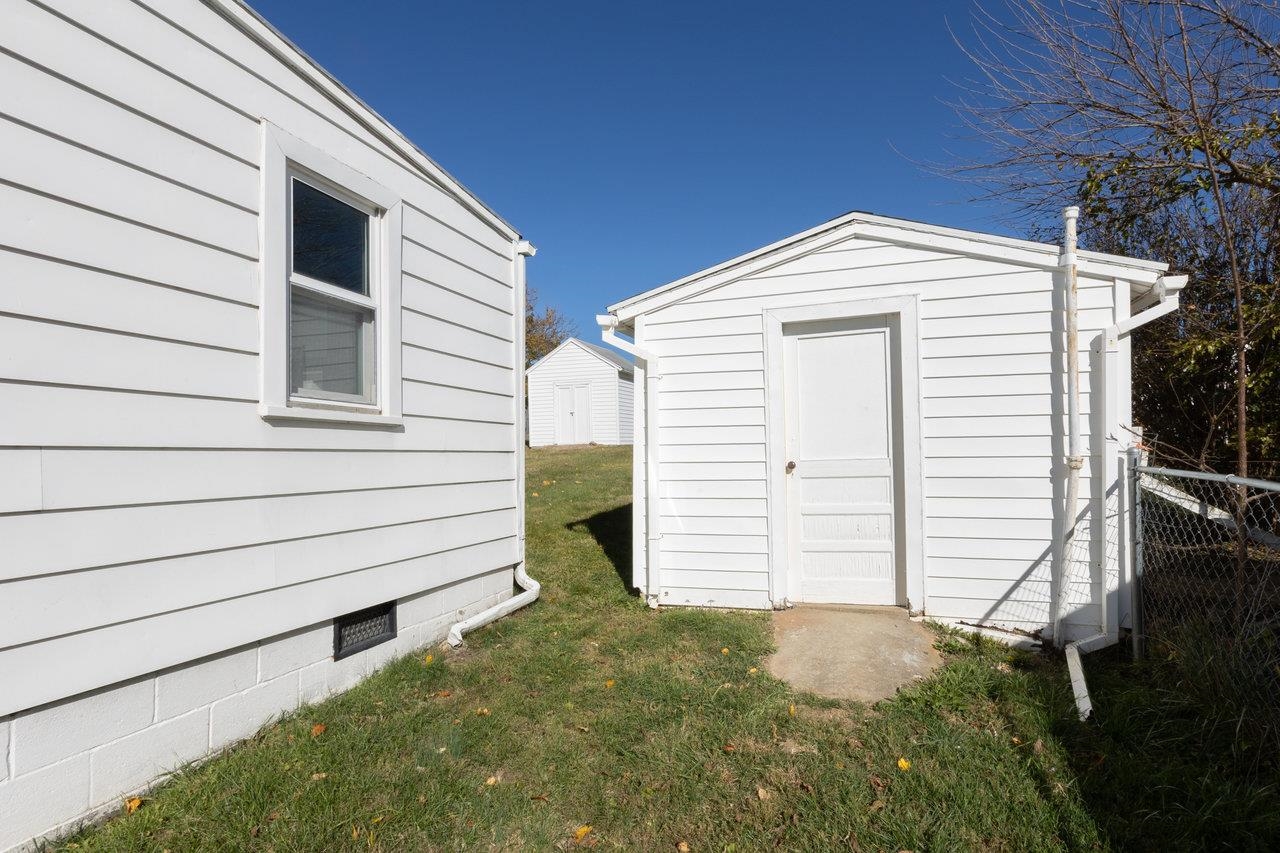 556 E GAY ST, HARRISONBURG, Virginia 22801, 3 Bedrooms Bedrooms, ,1 BathroomBathrooms,Residential,556 E GAY ST,670826 MLS # 670826