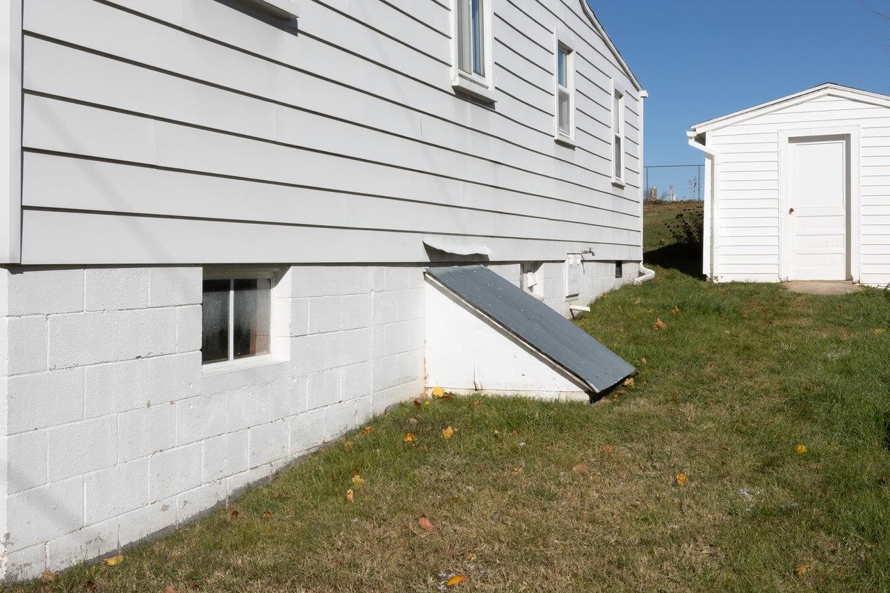 556 E GAY ST, HARRISONBURG, Virginia 22801, 3 Bedrooms Bedrooms, ,1 BathroomBathrooms,Residential,556 E GAY ST,670826 MLS # 670826