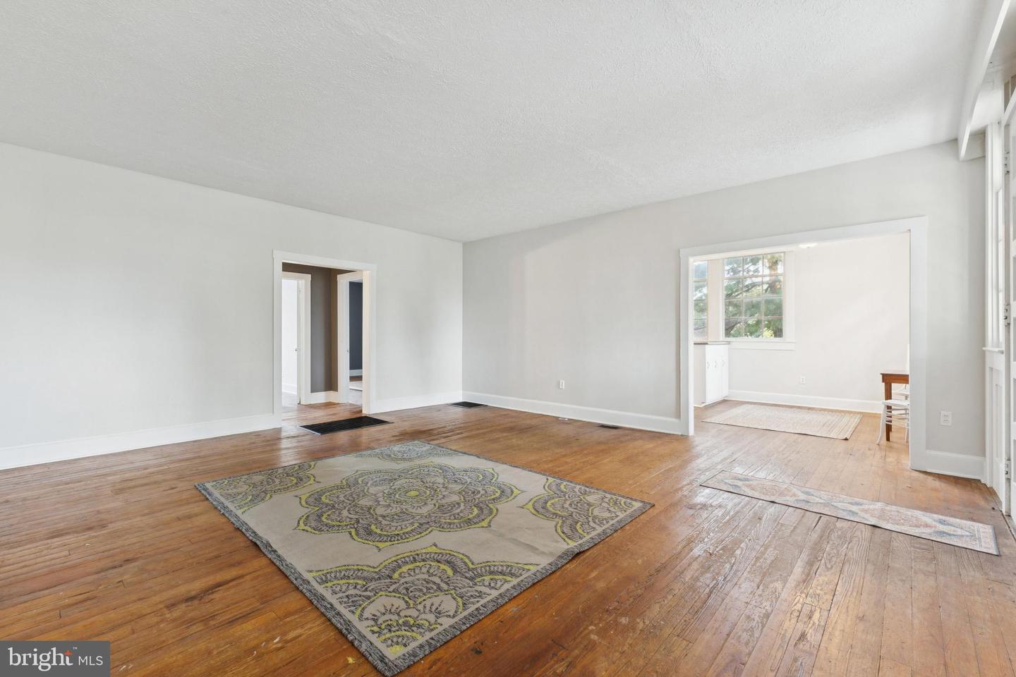 101, 103 W MAIN ST W #101, 103, BOYCE, Virginia 22620, 4 Bedrooms Bedrooms, ,2 BathroomsBathrooms,Residential,For sale,101, 103 W MAIN ST W #101,103,VACL2006092 MLS # VACL2006092