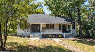 101, 103 W MAIN ST W #101, 103, BOYCE, Virginia 22620, 4 Bedrooms Bedrooms, ,2 BathroomsBathrooms,Residential,For sale,101, 103 W MAIN ST W #101,103,VACL2006092 MLS # VACL2006092