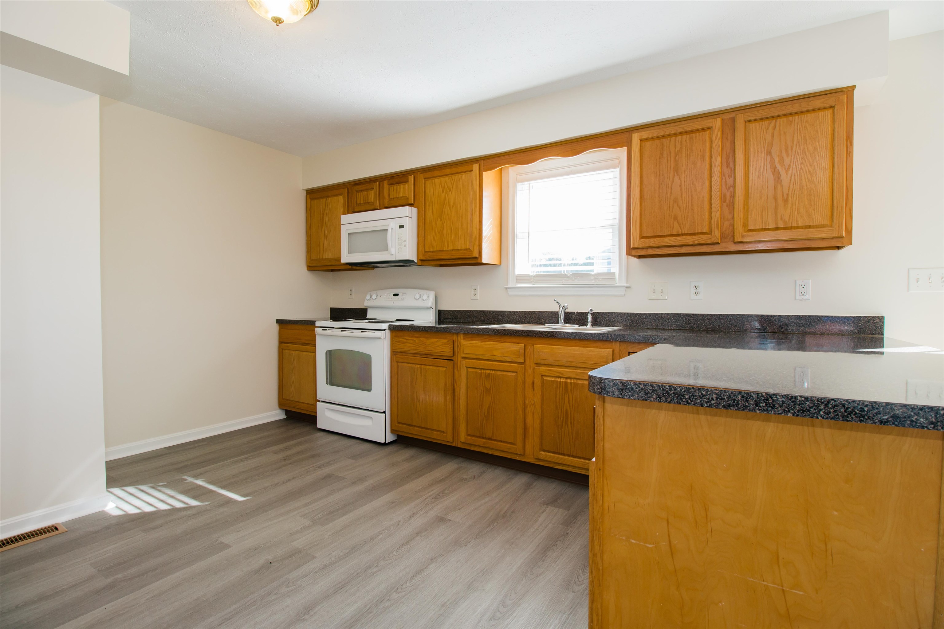 446 N SUMMIT AVE, WOODSTOCK, Virginia 22664, 3 Bedrooms Bedrooms, ,2 BathroomsBathrooms,Residential,446 N SUMMIT AVE,670839 MLS # 670839