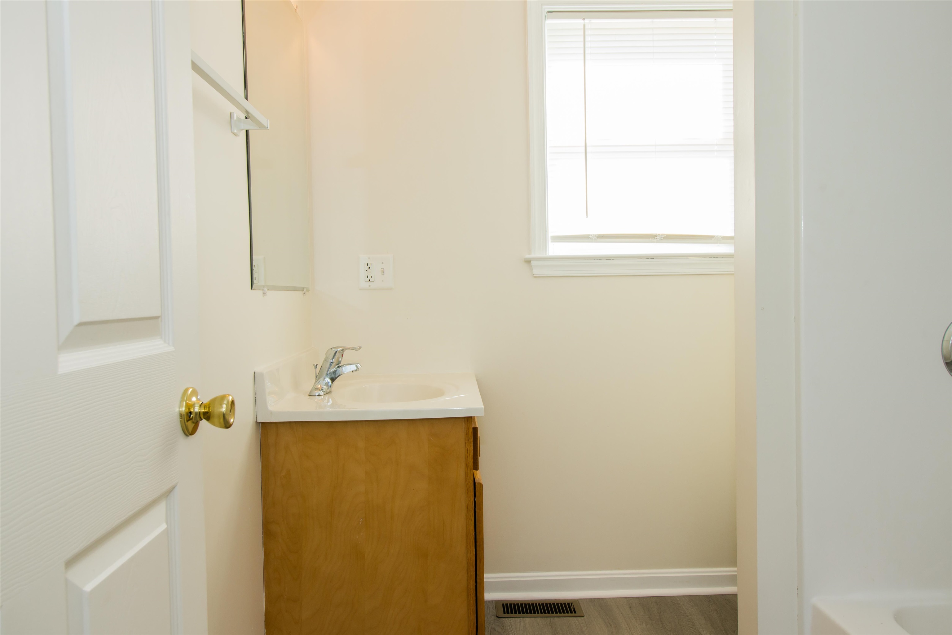 446 N SUMMIT AVE, WOODSTOCK, Virginia 22664, 3 Bedrooms Bedrooms, ,2 BathroomsBathrooms,Residential,446 N SUMMIT AVE,670839 MLS # 670839