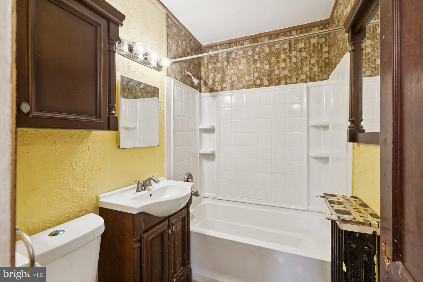 1633 R ST SE, WASHINGTON, District Of Columbia 20020, 2 Bedrooms Bedrooms, ,1 BathroomBathrooms,Residential,For sale,1633 R ST SE,DCDC2225772 MLS # DCDC2225772 1633 R ST SE, WASHINGTON, District Of Columbia 20020, 2 Bedrooms Bedrooms, ,1 BathroomBathrooms,Residential,For sale,1633 R ST SE,DCDC2225772 MLS # DCDC2225772