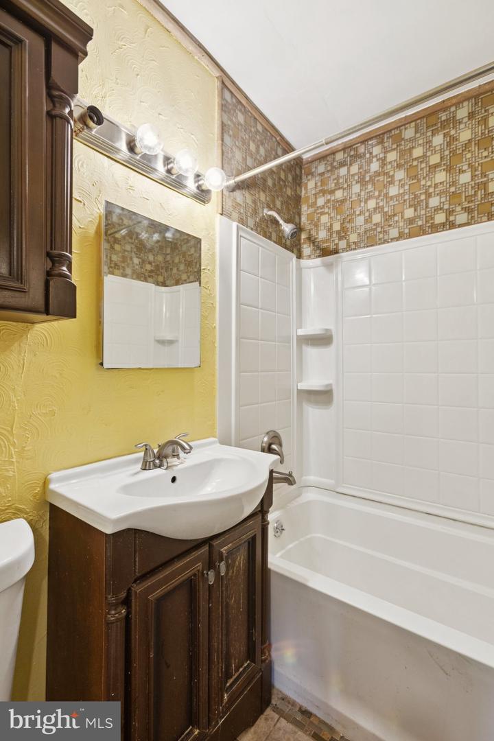 1633 R ST SE, WASHINGTON, District Of Columbia 20020, 2 Bedrooms Bedrooms, ,1 BathroomBathrooms,Residential,For sale,1633 R ST SE,DCDC2225772 MLS # DCDC2225772 1633 R ST SE, WASHINGTON, District Of Columbia 20020, 2 Bedrooms Bedrooms, ,1 BathroomBathrooms,Residential,For sale,1633 R ST SE,DCDC2225772 MLS # DCDC2225772